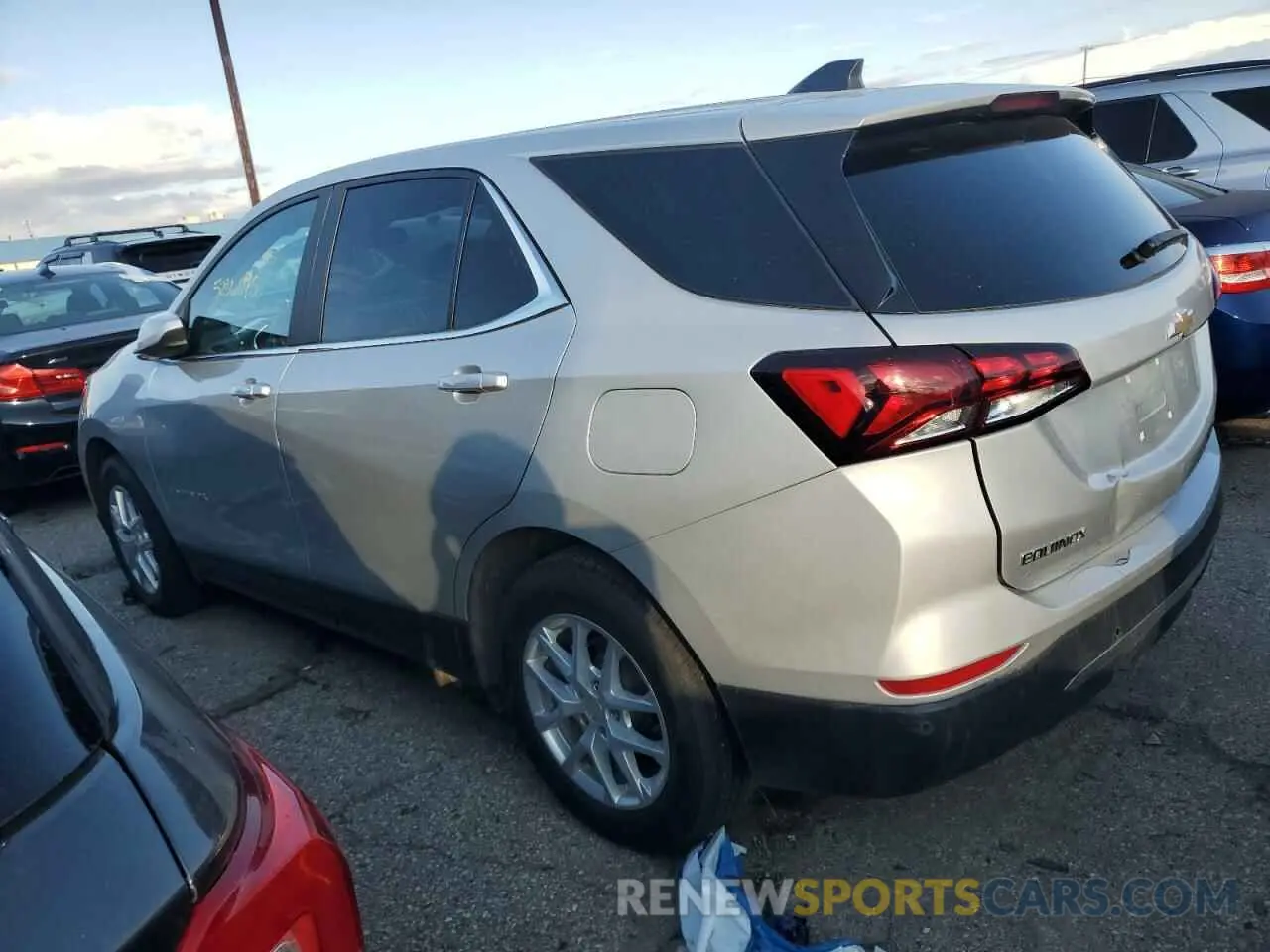 2 Photograph of a damaged car 2GNAXJEV9N6129208 CHEVROLET EQUINOX 2022