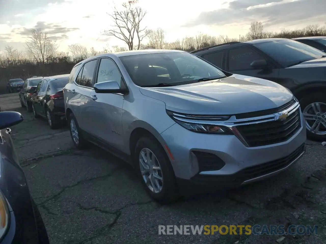4 Photograph of a damaged car 2GNAXJEV9N6129208 CHEVROLET EQUINOX 2022