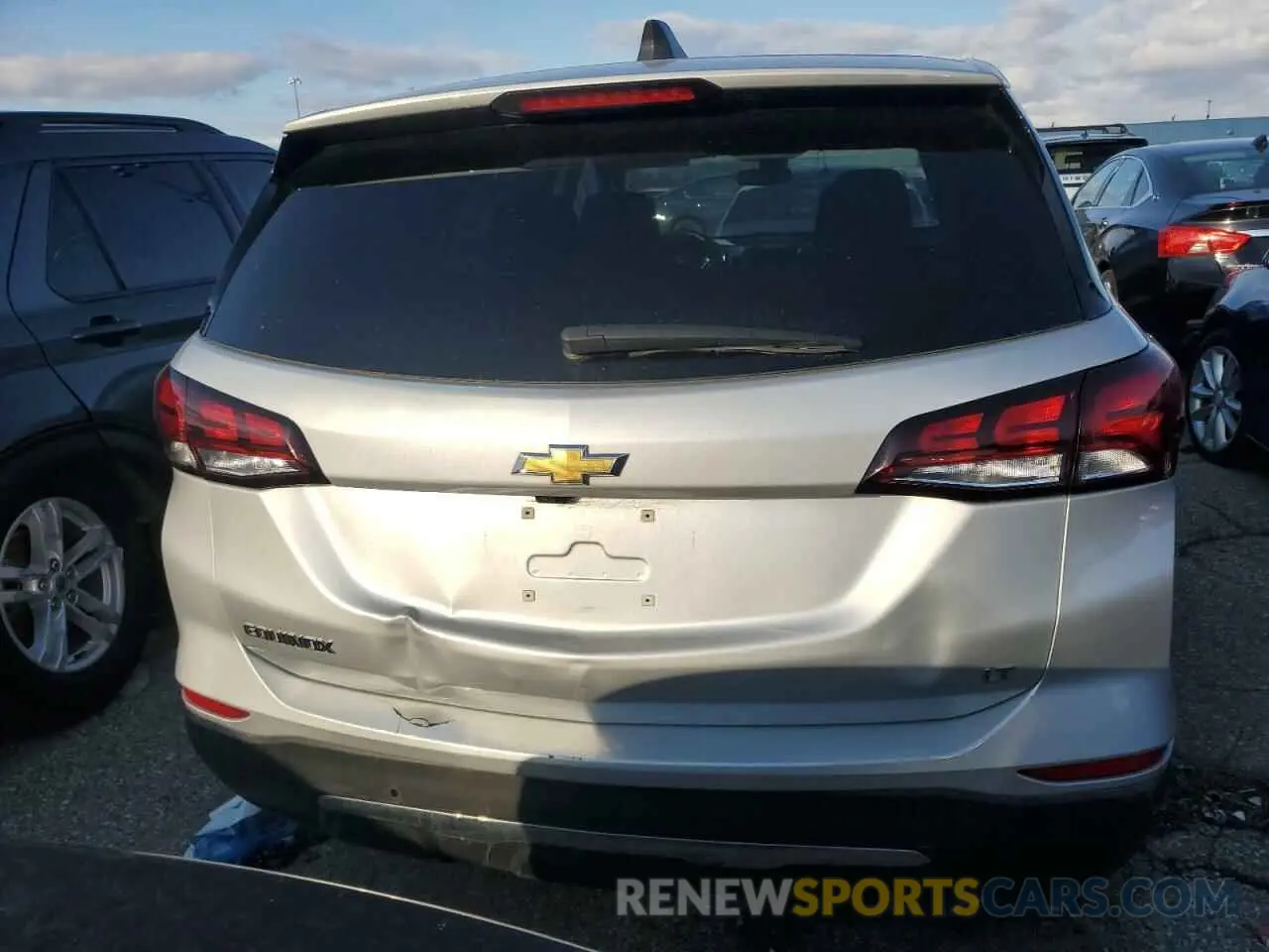 6 Photograph of a damaged car 2GNAXJEV9N6129208 CHEVROLET EQUINOX 2022