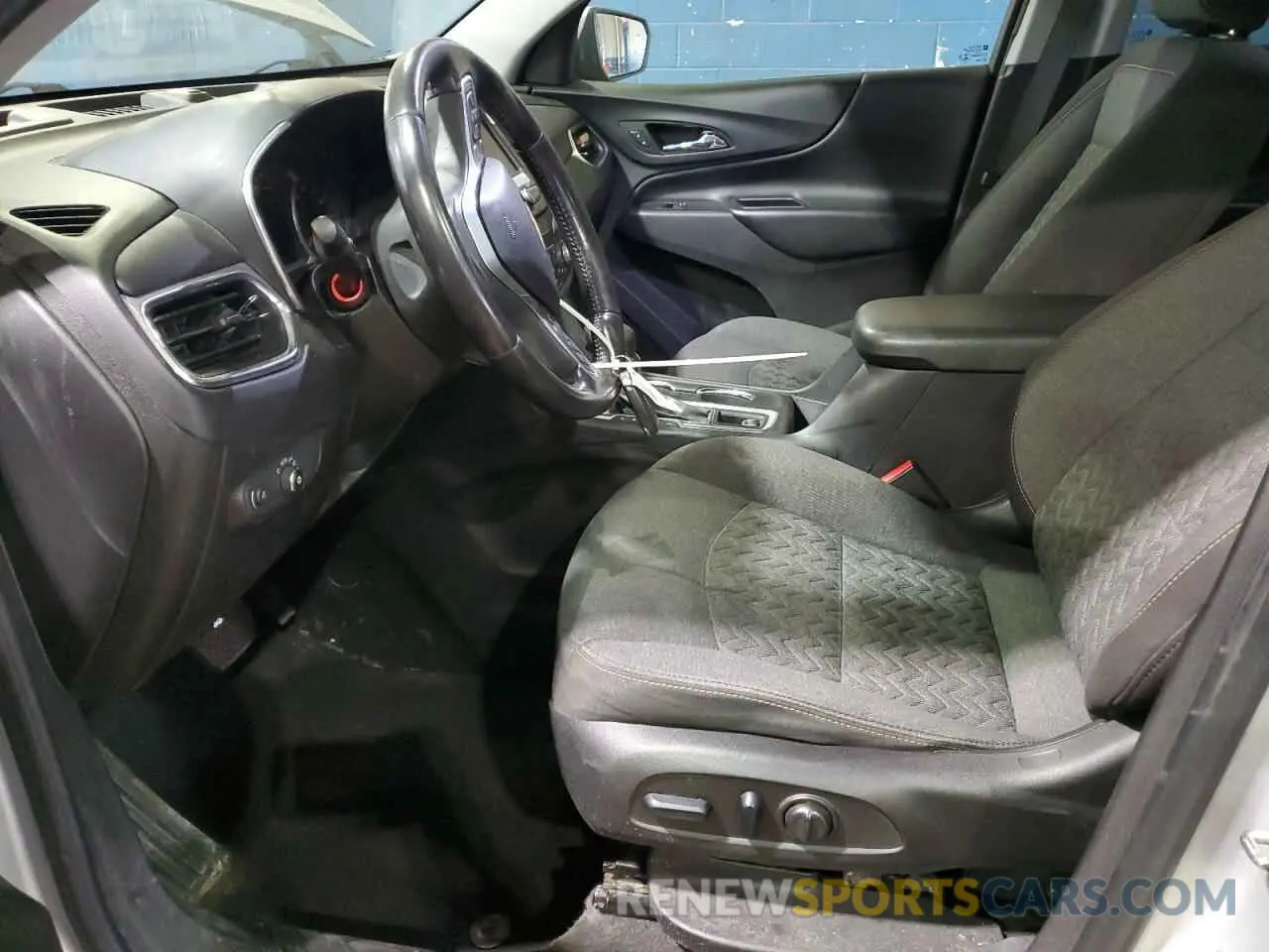 7 Photograph of a damaged car 2GNAXJEV9N6129208 CHEVROLET EQUINOX 2022