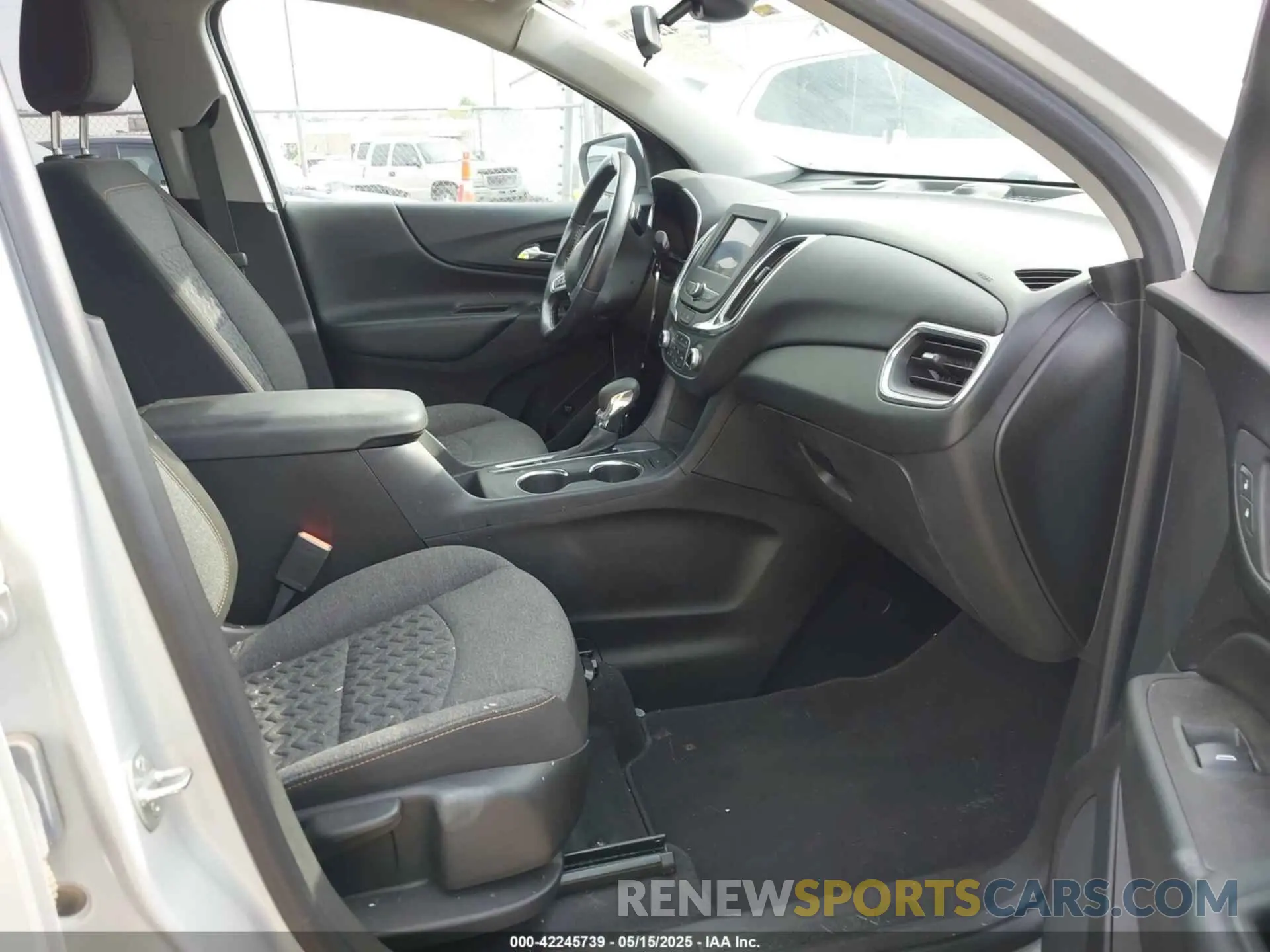 5 Photograph of a damaged car 2GNAXJEV9N6138247 CHEVROLET EQUINOX 2022
