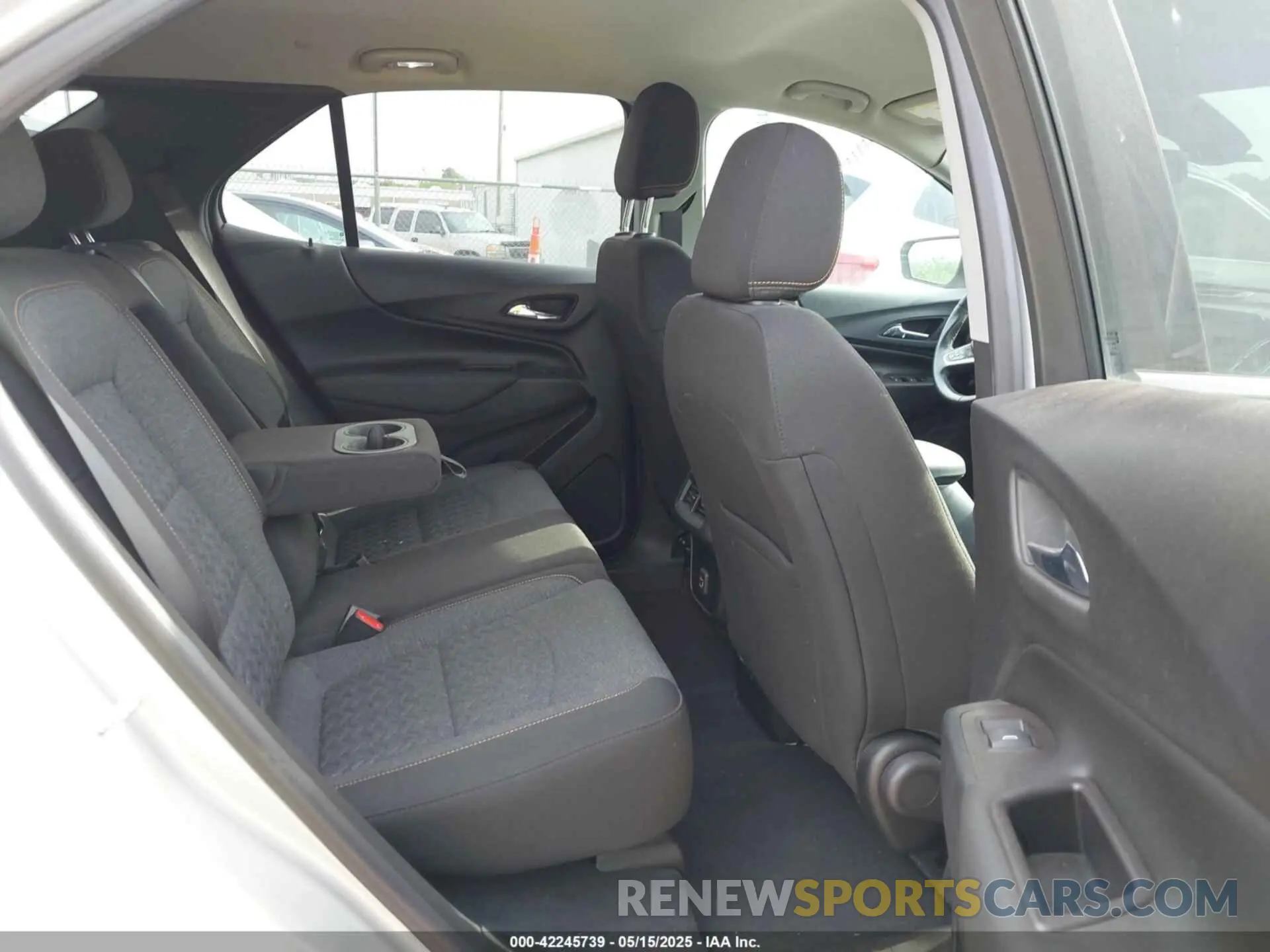 8 Photograph of a damaged car 2GNAXJEV9N6138247 CHEVROLET EQUINOX 2022