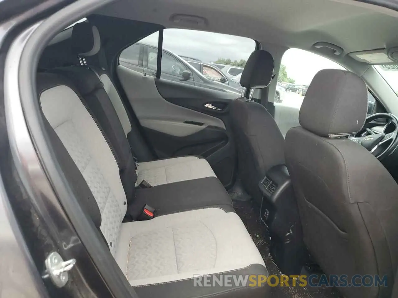 11 Photograph of a damaged car 2GNAXKEV1N6121271 CHEVROLET EQUINOX 2022