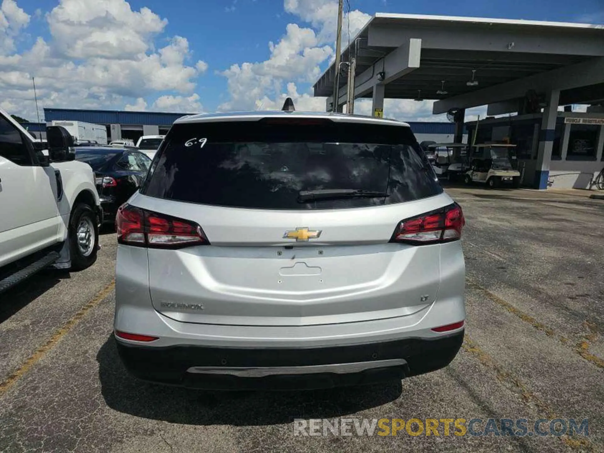 13 Photograph of a damaged car 2GNAXKEV1N6121965 CHEVROLET EQUINOX 2022