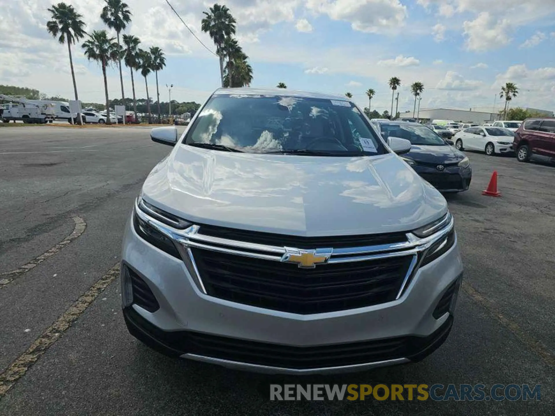 18 Photograph of a damaged car 2GNAXKEV1N6121965 CHEVROLET EQUINOX 2022