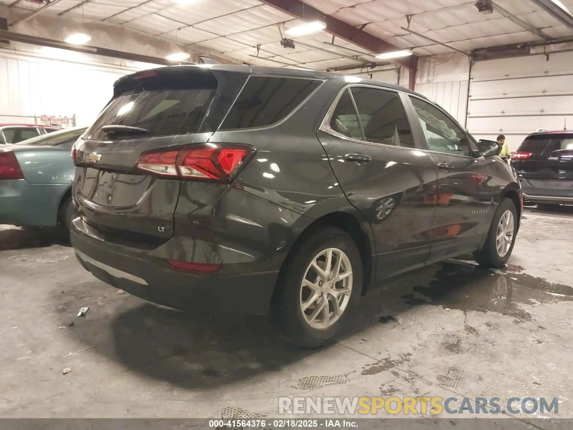 4 Photograph of a damaged car 2GNAXKEV1N6128723 CHEVROLET EQUINOX 2022
