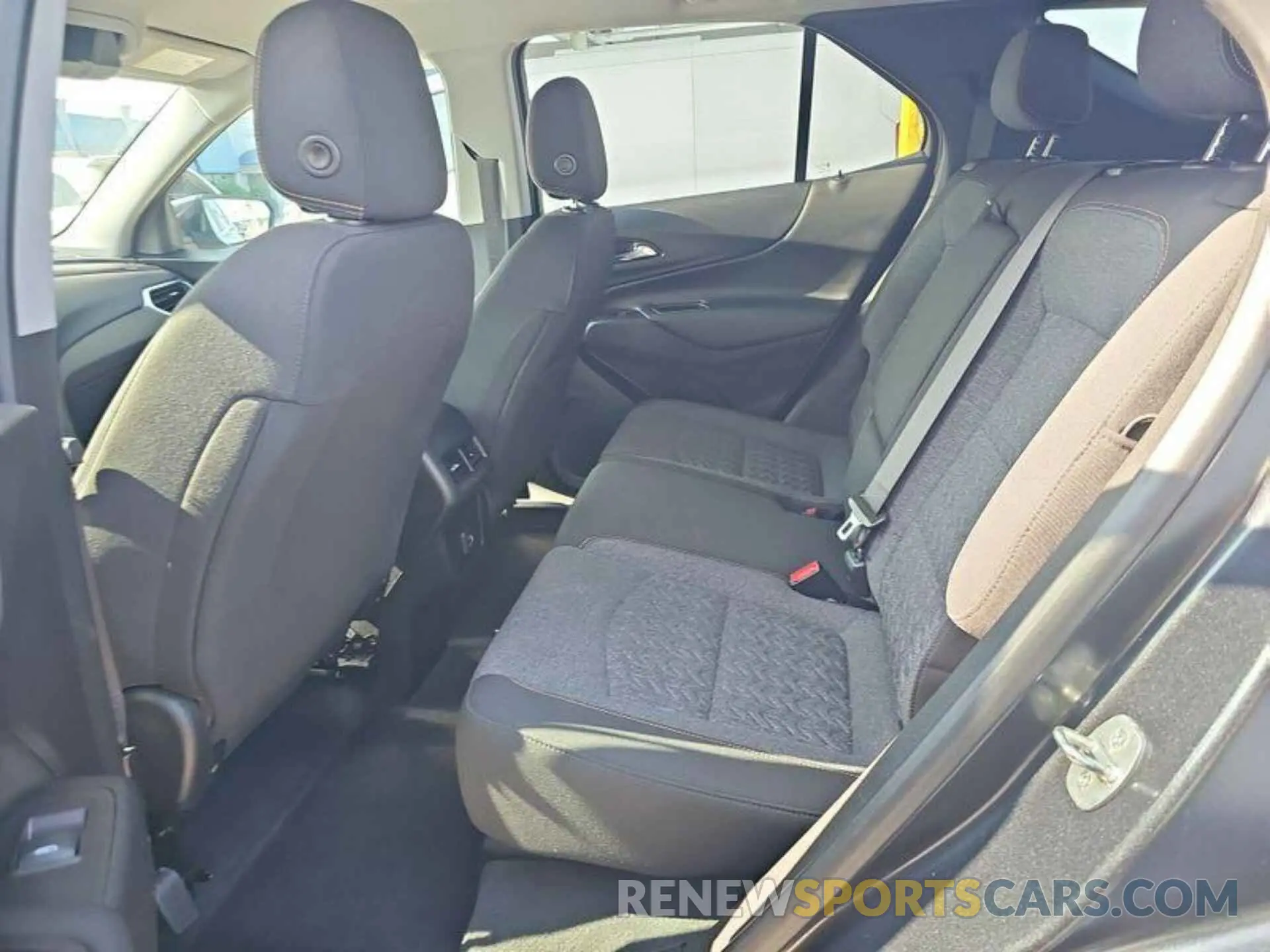 10 Photograph of a damaged car 2GNAXKEV1N6148017 CHEVROLET EQUINOX 2022