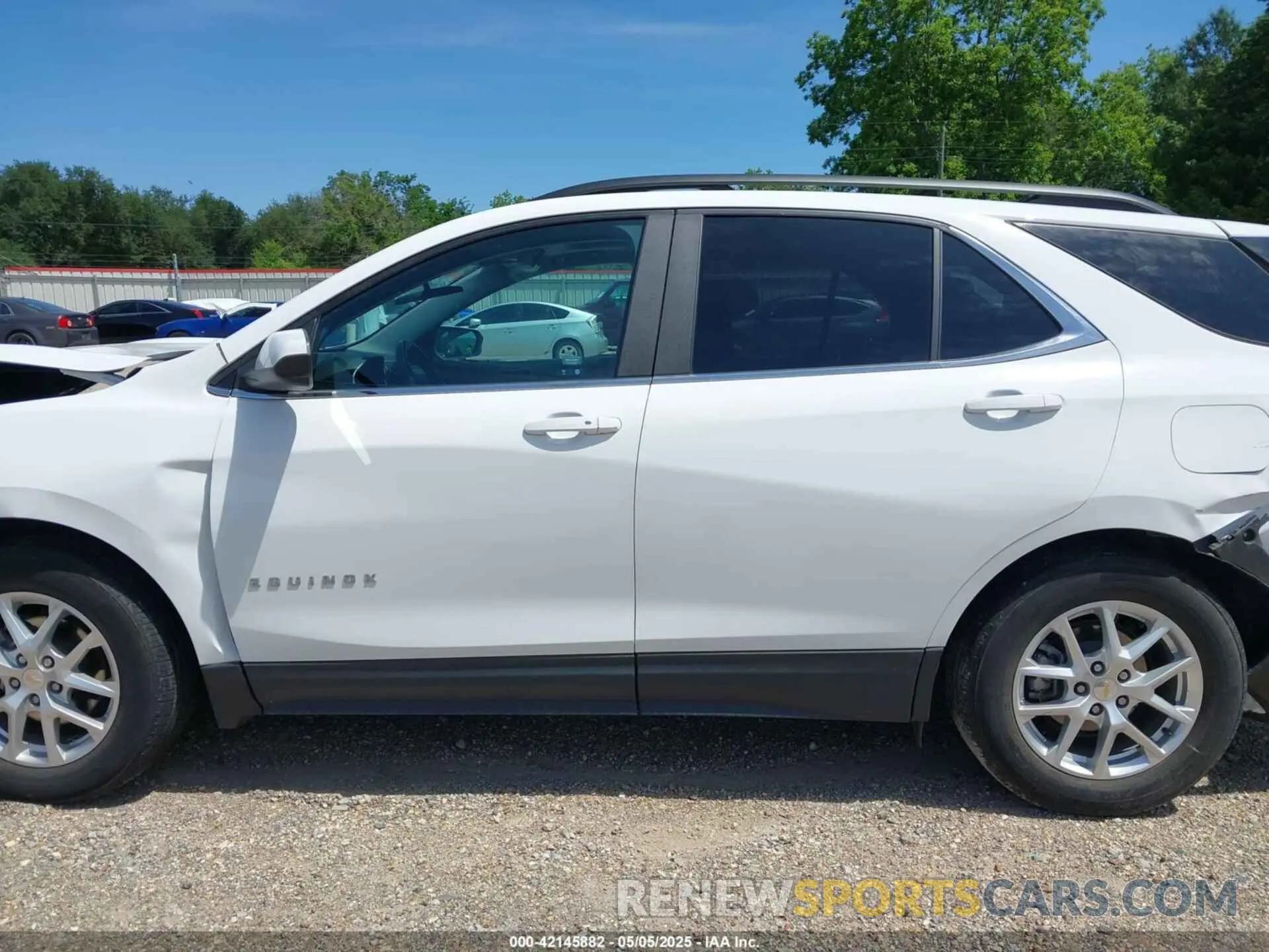 13 Photograph of a damaged car 2GNAXKEV2N6117696 CHEVROLET EQUINOX 2022