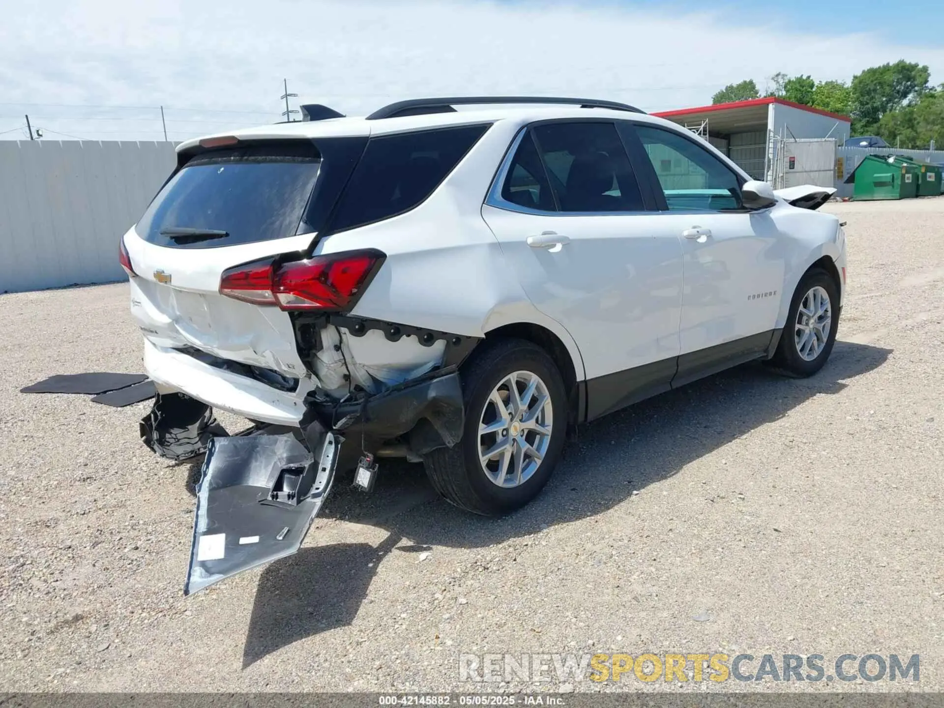 4 Photograph of a damaged car 2GNAXKEV2N6117696 CHEVROLET EQUINOX 2022