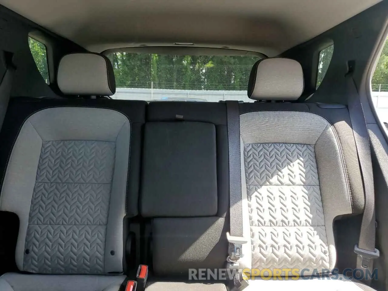 10 Photograph of a damaged car 2GNAXKEV3N6135639 CHEVROLET EQUINOX 2022