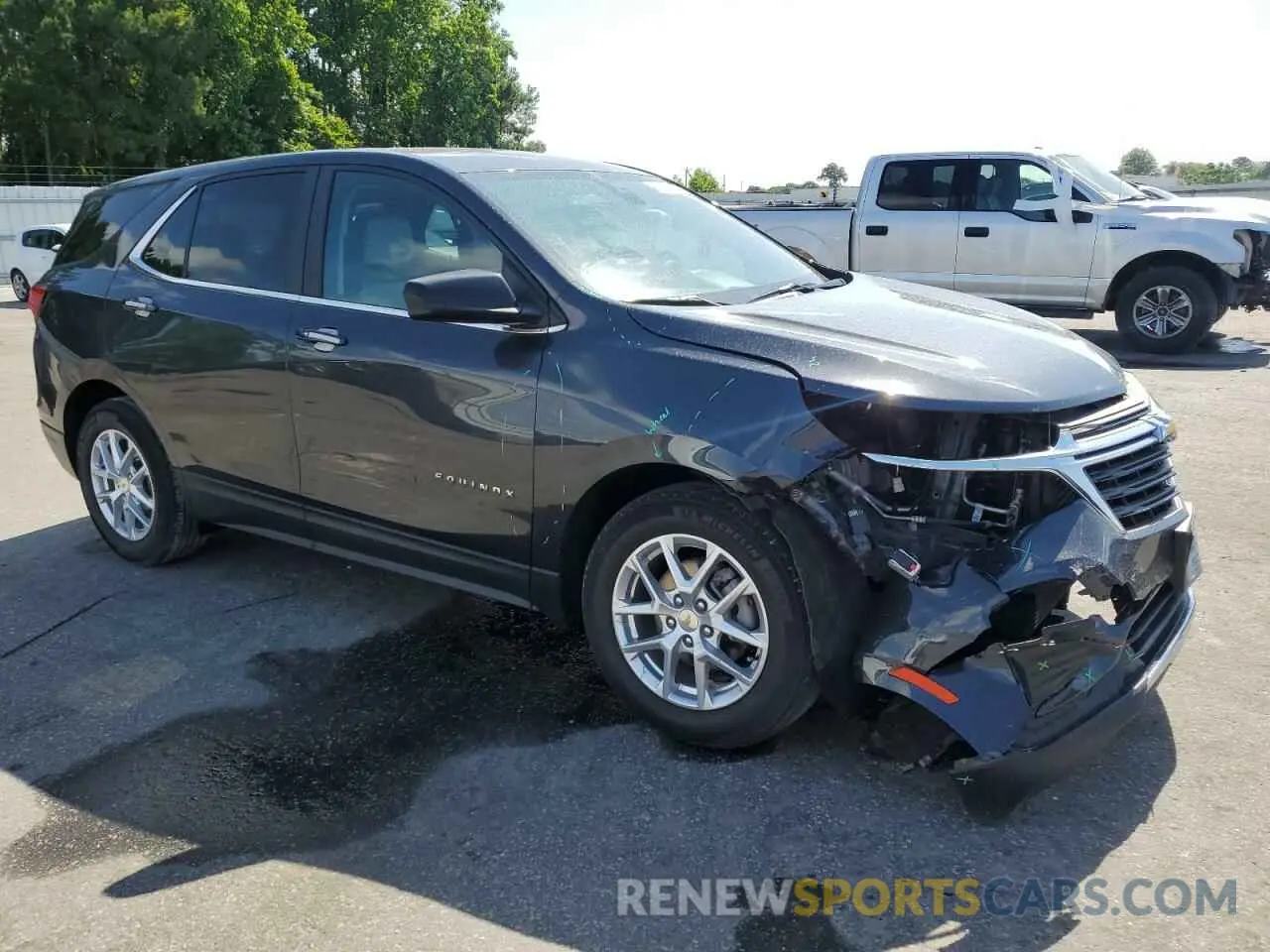 4 Photograph of a damaged car 2GNAXKEV3N6135639 CHEVROLET EQUINOX 2022