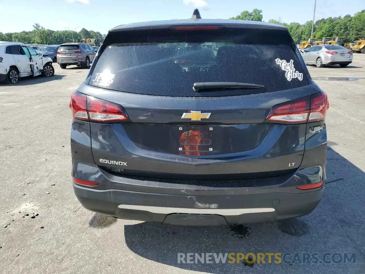 6 Photograph of a damaged car 2GNAXKEV3N6135639 CHEVROLET EQUINOX 2022