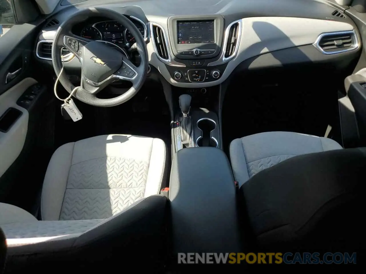 8 Photograph of a damaged car 2GNAXKEV3N6135639 CHEVROLET EQUINOX 2022