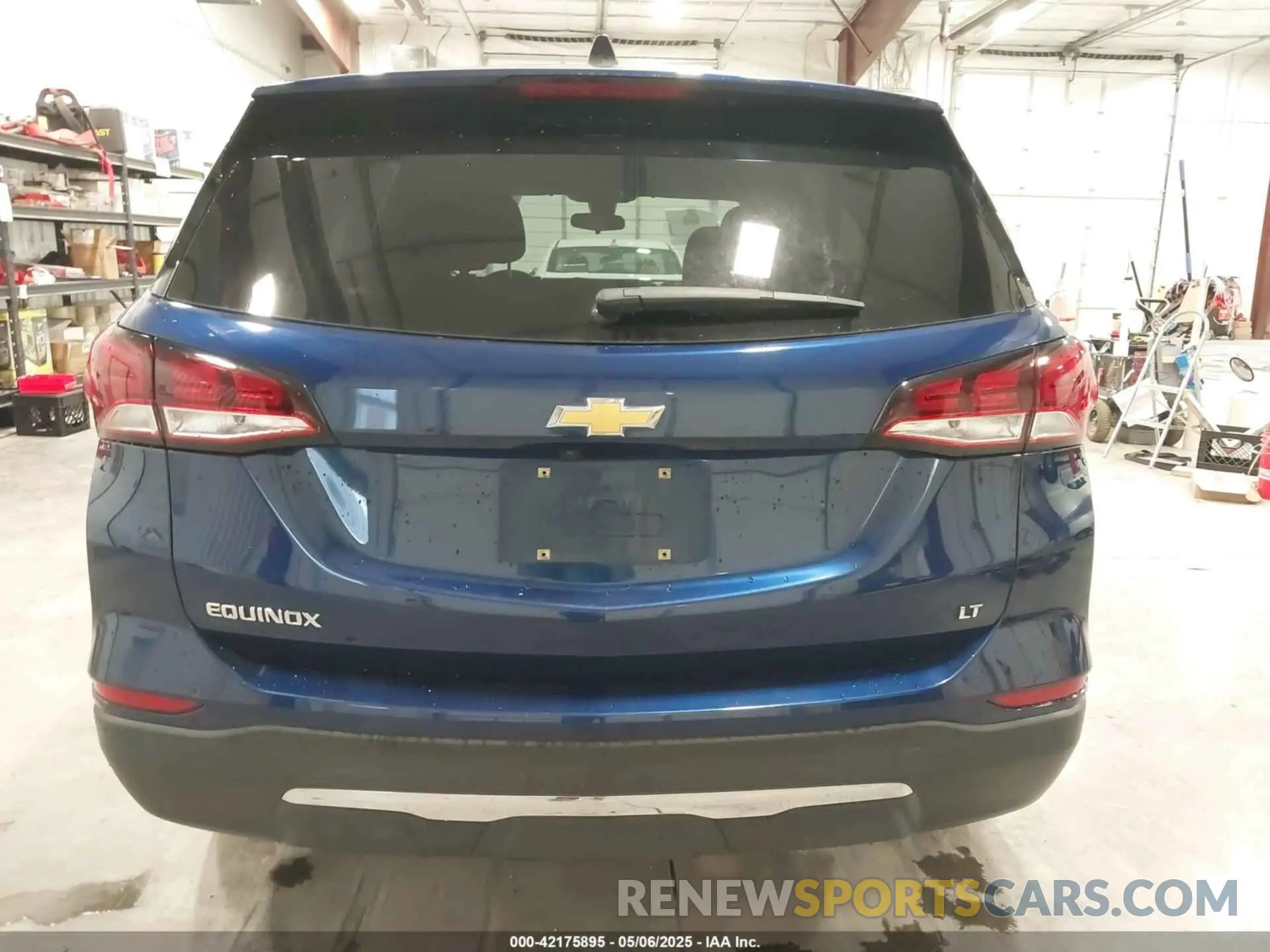 17 Photograph of a damaged car 2GNAXKEV7N6118830 CHEVROLET EQUINOX 2022
