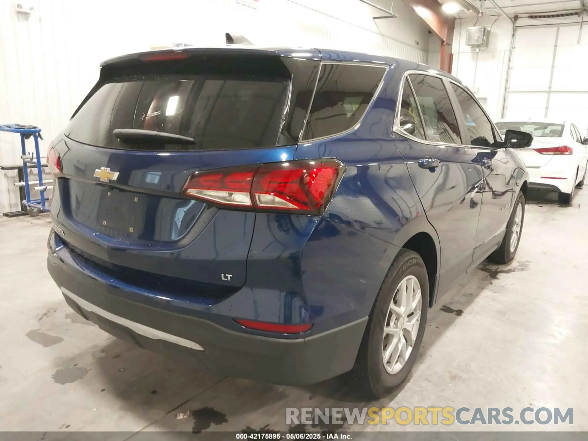 4 Photograph of a damaged car 2GNAXKEV7N6118830 CHEVROLET EQUINOX 2022