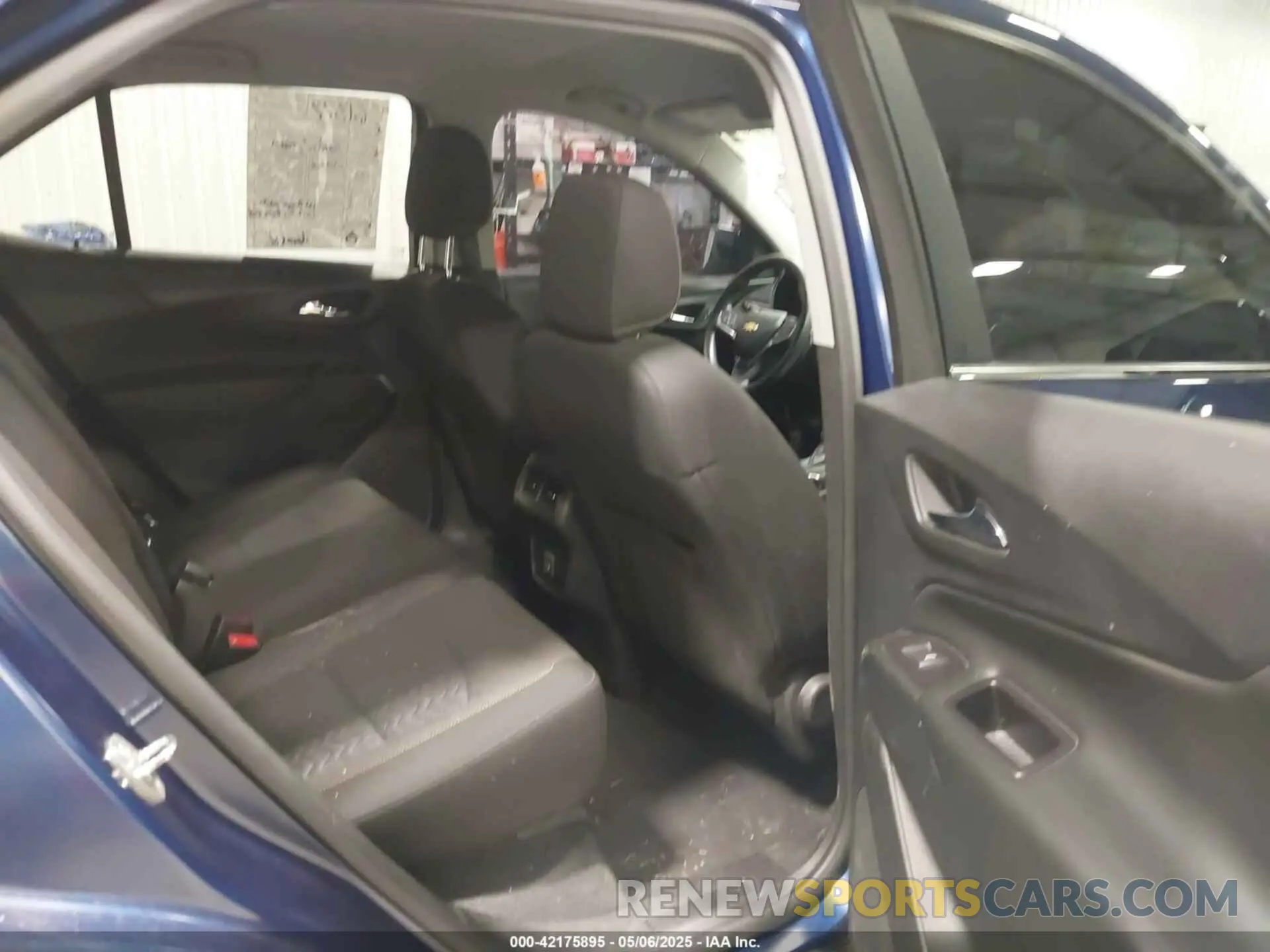 8 Photograph of a damaged car 2GNAXKEV7N6118830 CHEVROLET EQUINOX 2022