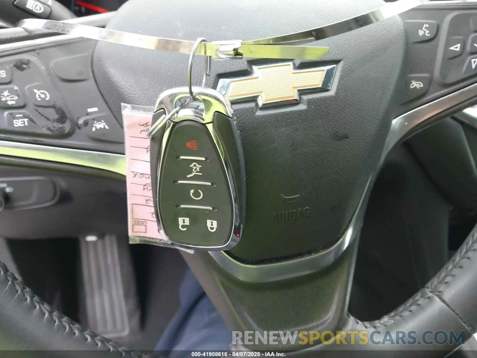 11 Photograph of a damaged car 2GNAXKEV7N6132212 CHEVROLET EQUINOX 2022