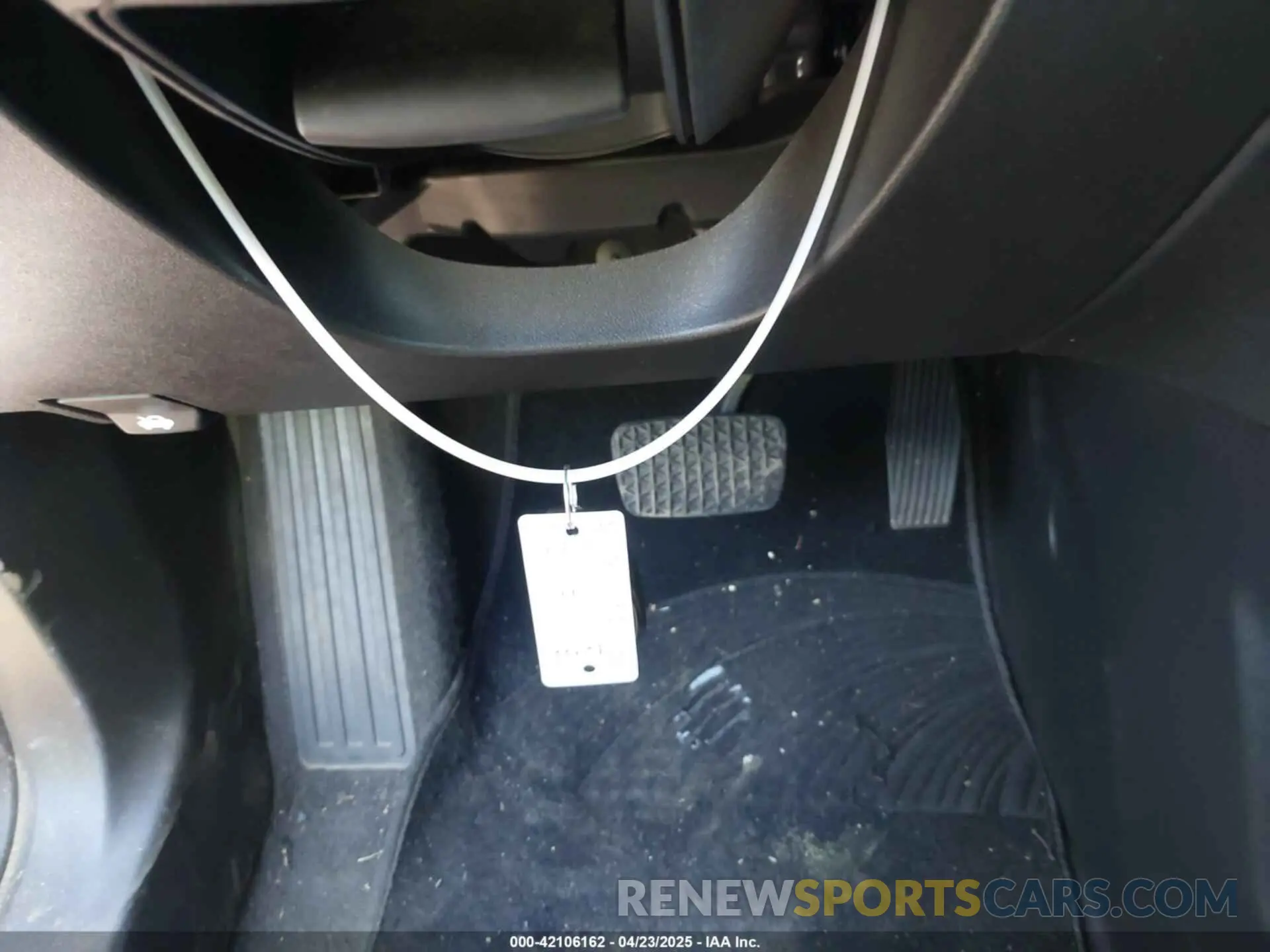 11 Photograph of a damaged car 2GNAXKEV7N6137877 CHEVROLET EQUINOX 2022