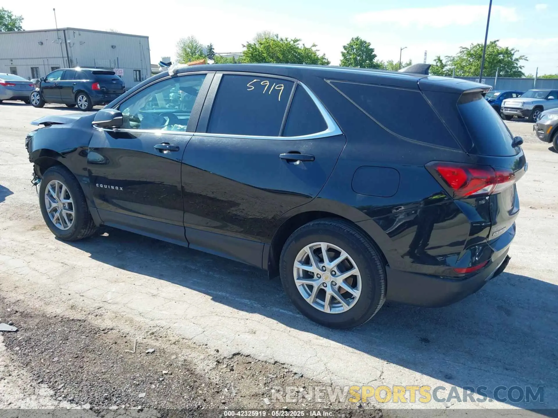 3 Photograph of a damaged car 2GNAXKEVXN6102976 CHEVROLET EQUINOX 2022