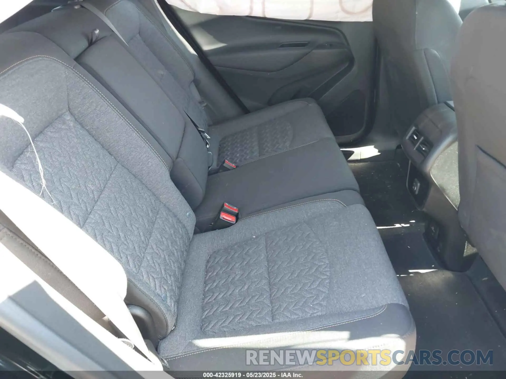 8 Photograph of a damaged car 2GNAXKEVXN6102976 CHEVROLET EQUINOX 2022