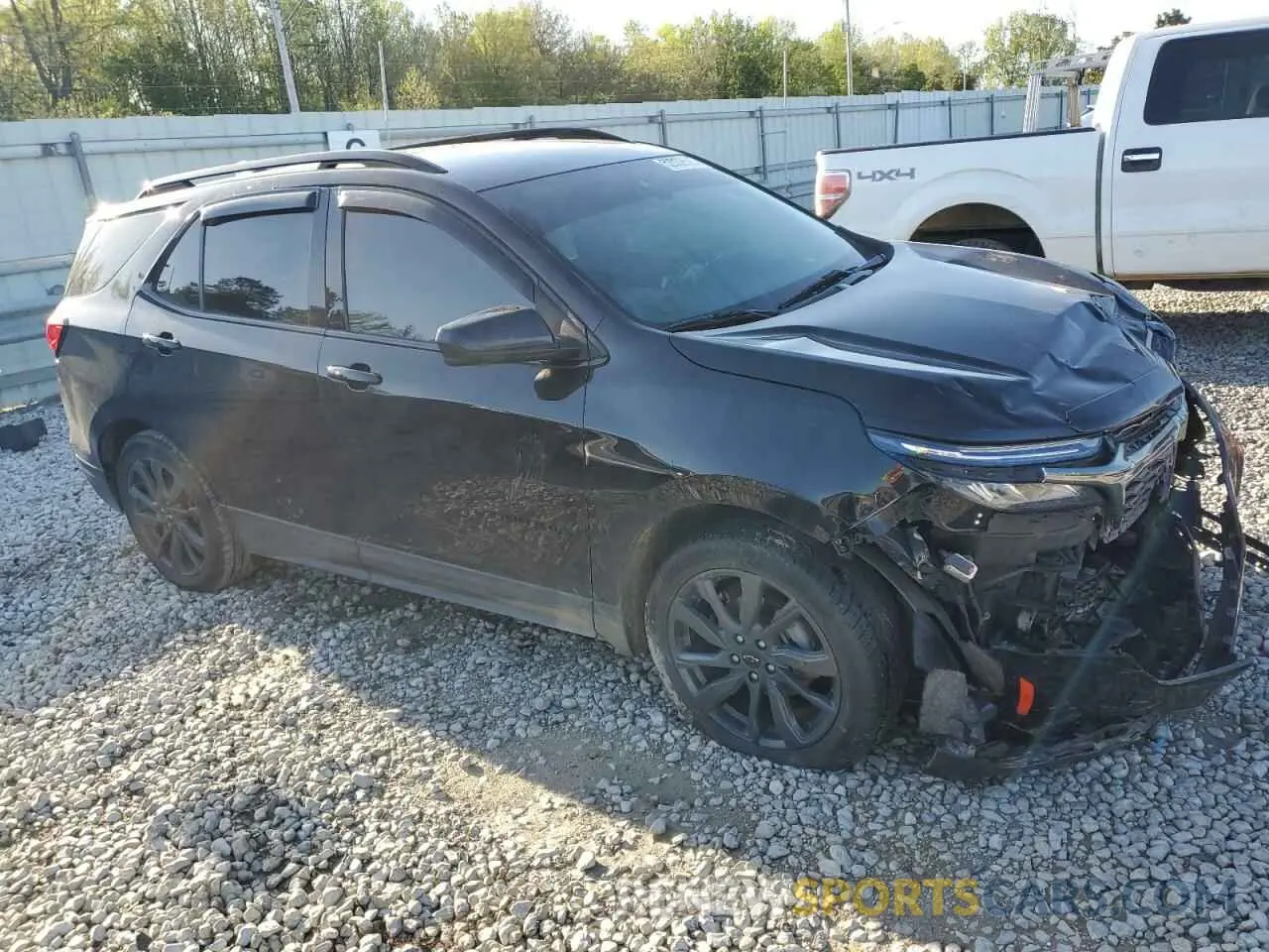4 Photograph of a damaged car 2GNAXMEV2N6137412 CHEVROLET EQUINOX 2022