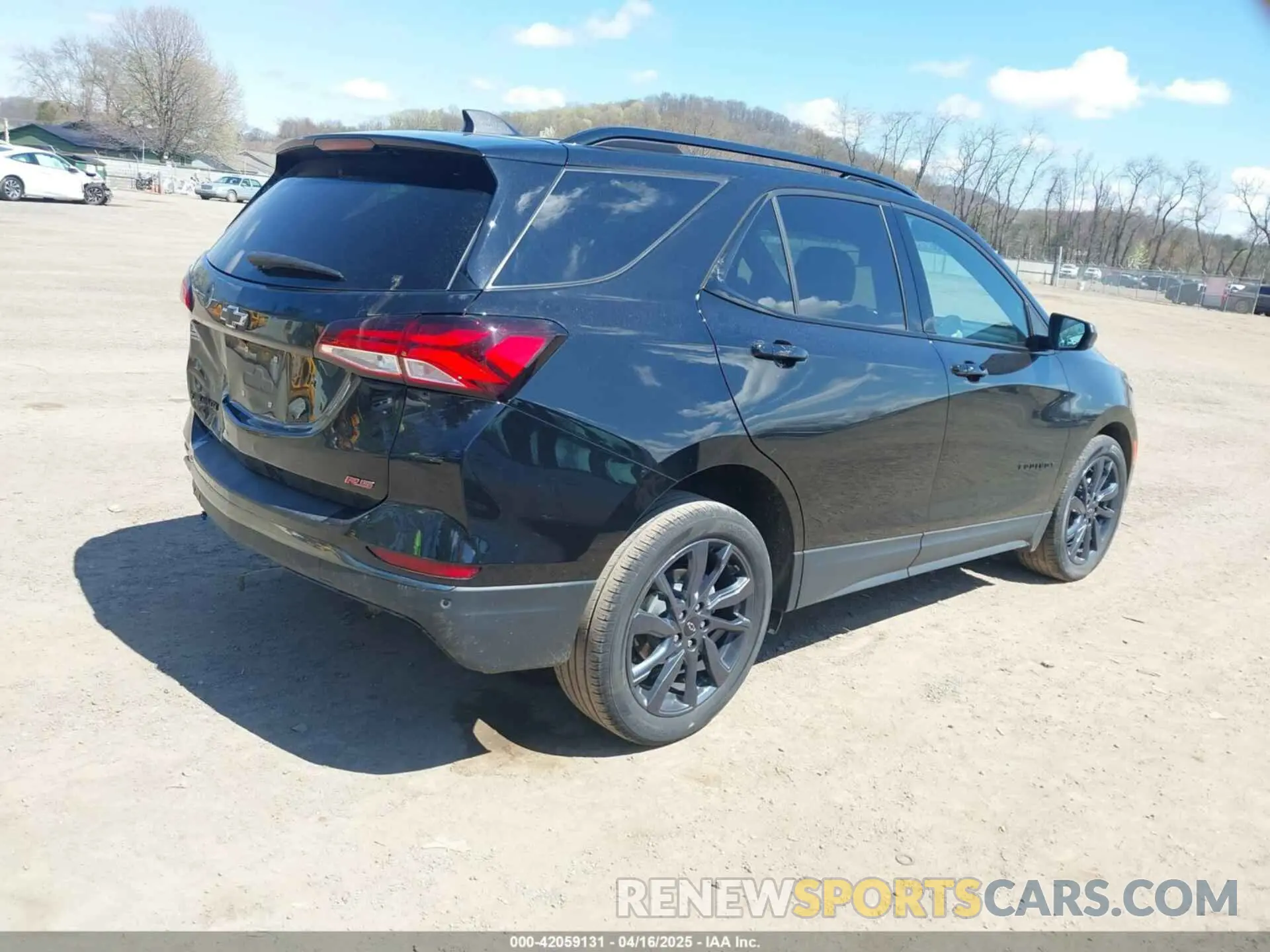 4 Photograph of a damaged car 2GNAXMEVXN6148187 CHEVROLET EQUINOX 2022