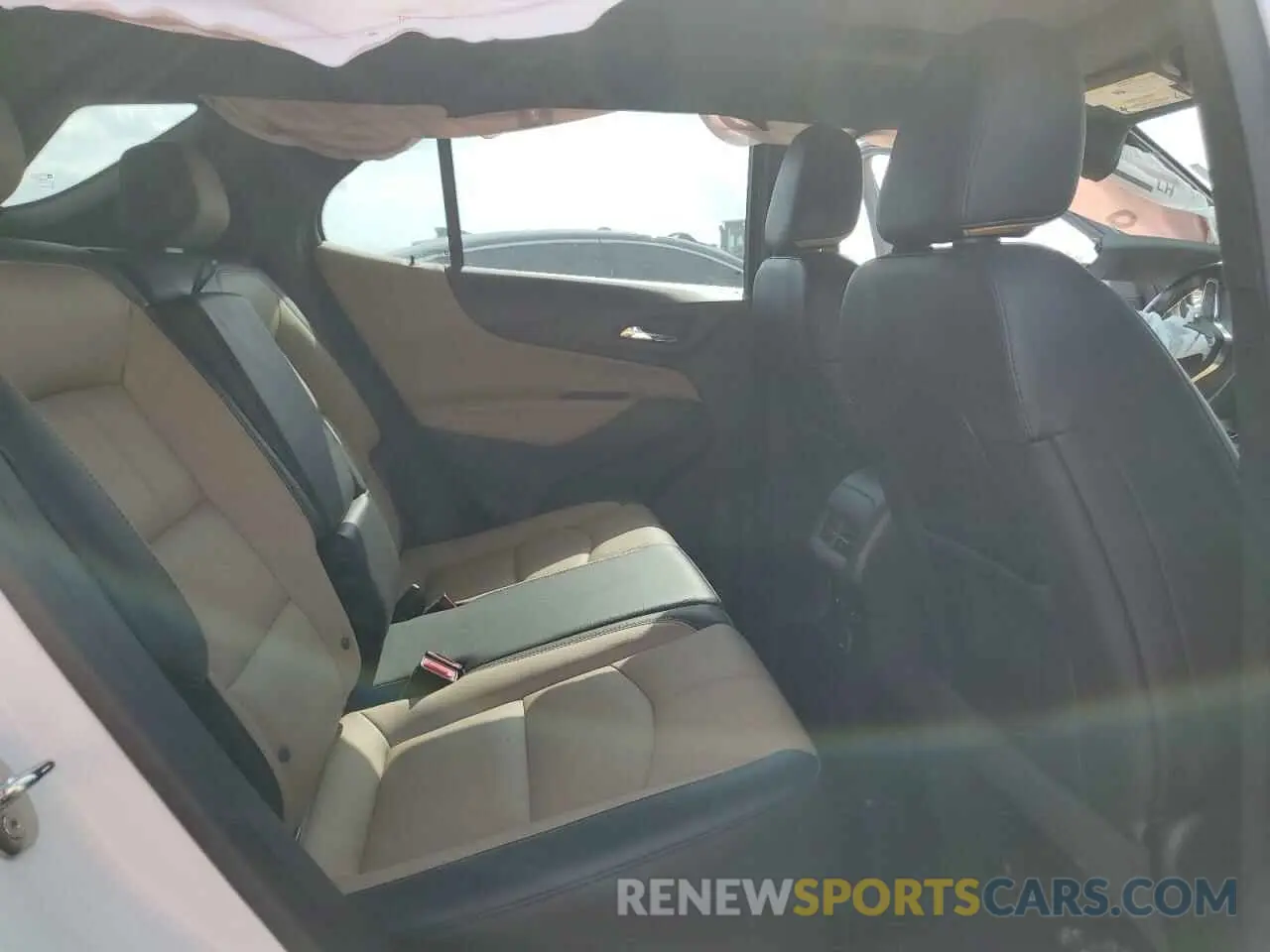 10 Photograph of a damaged car 2GNAXNEV5N6101087 CHEVROLET EQUINOX 2022