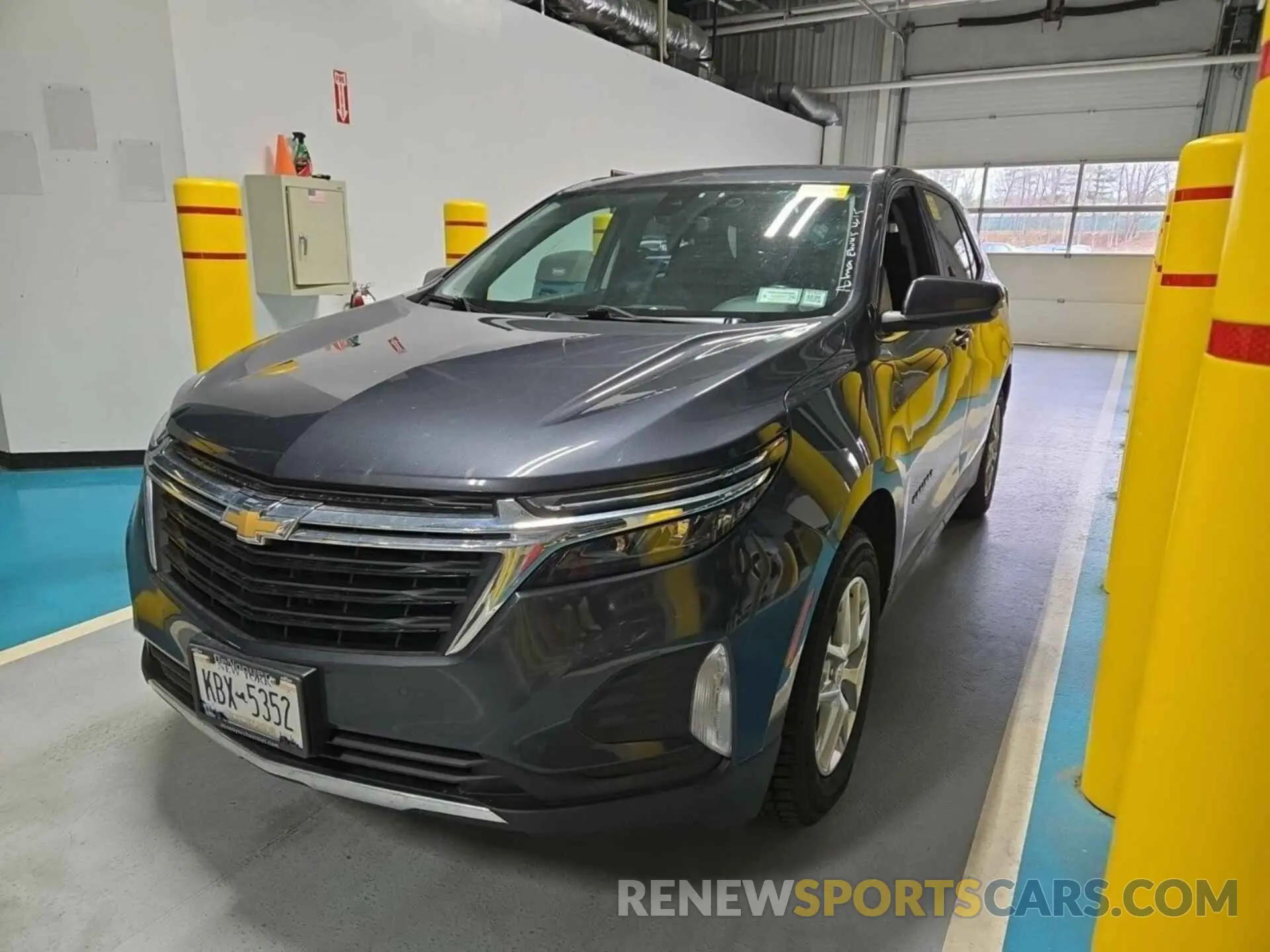 6 Photograph of a damaged car 2GNAXTEV0N6143929 CHEVROLET EQUINOX 2022
