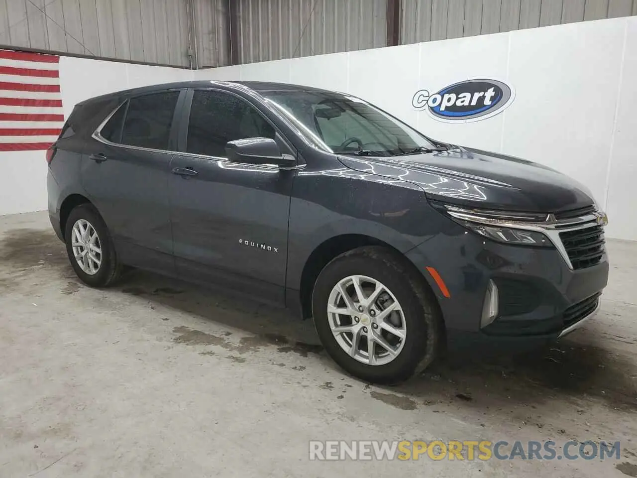 4 Photograph of a damaged car 2GNAXTEV1N6120112 CHEVROLET EQUINOX 2022
