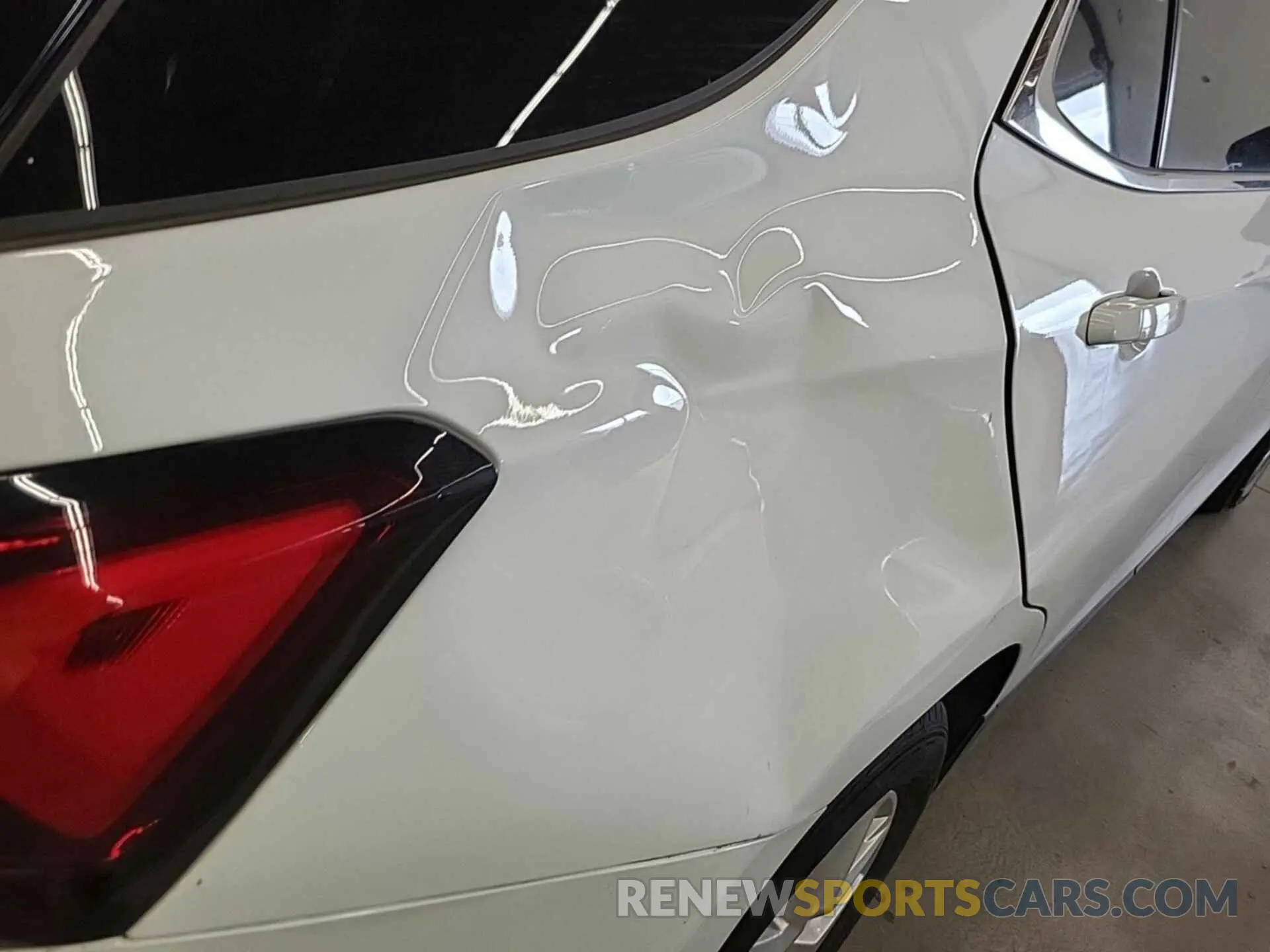 23 Photograph of a damaged car 2GNAXTEV1N6141977 CHEVROLET EQUINOX 2022