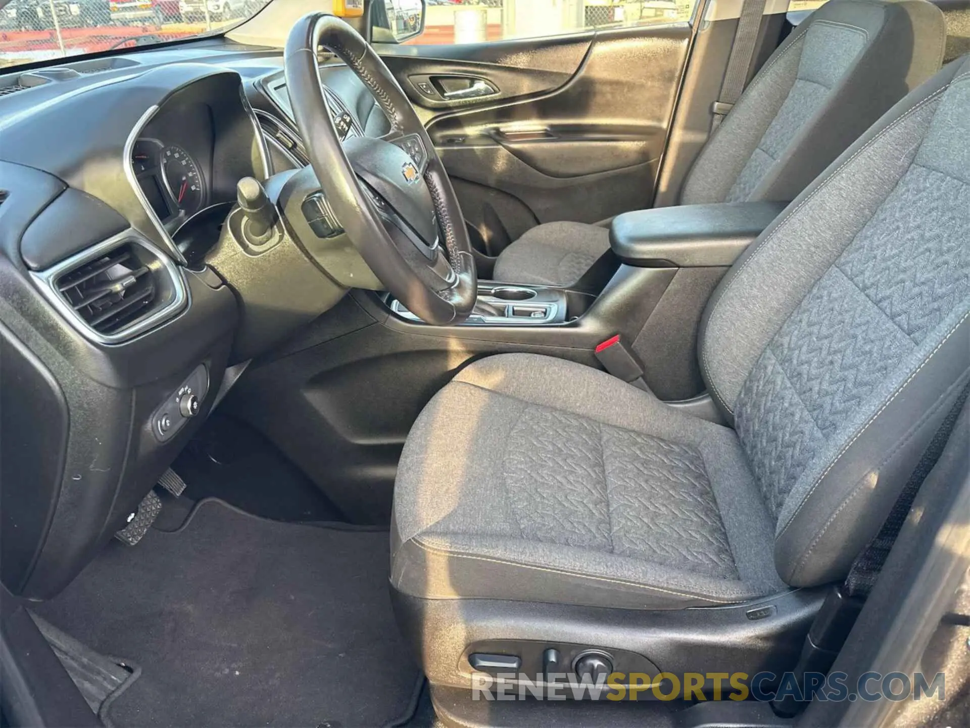 21 Photograph of a damaged car 2GNAXTEV3N6131547 CHEVROLET EQUINOX 2022