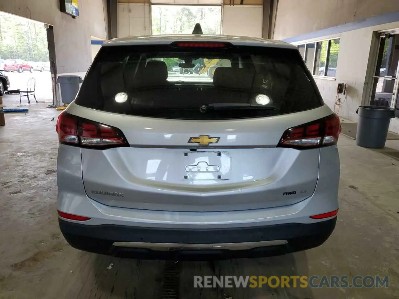 6 Photograph of a damaged car 2GNAXTEV6N6135589 CHEVROLET EQUINOX 2022