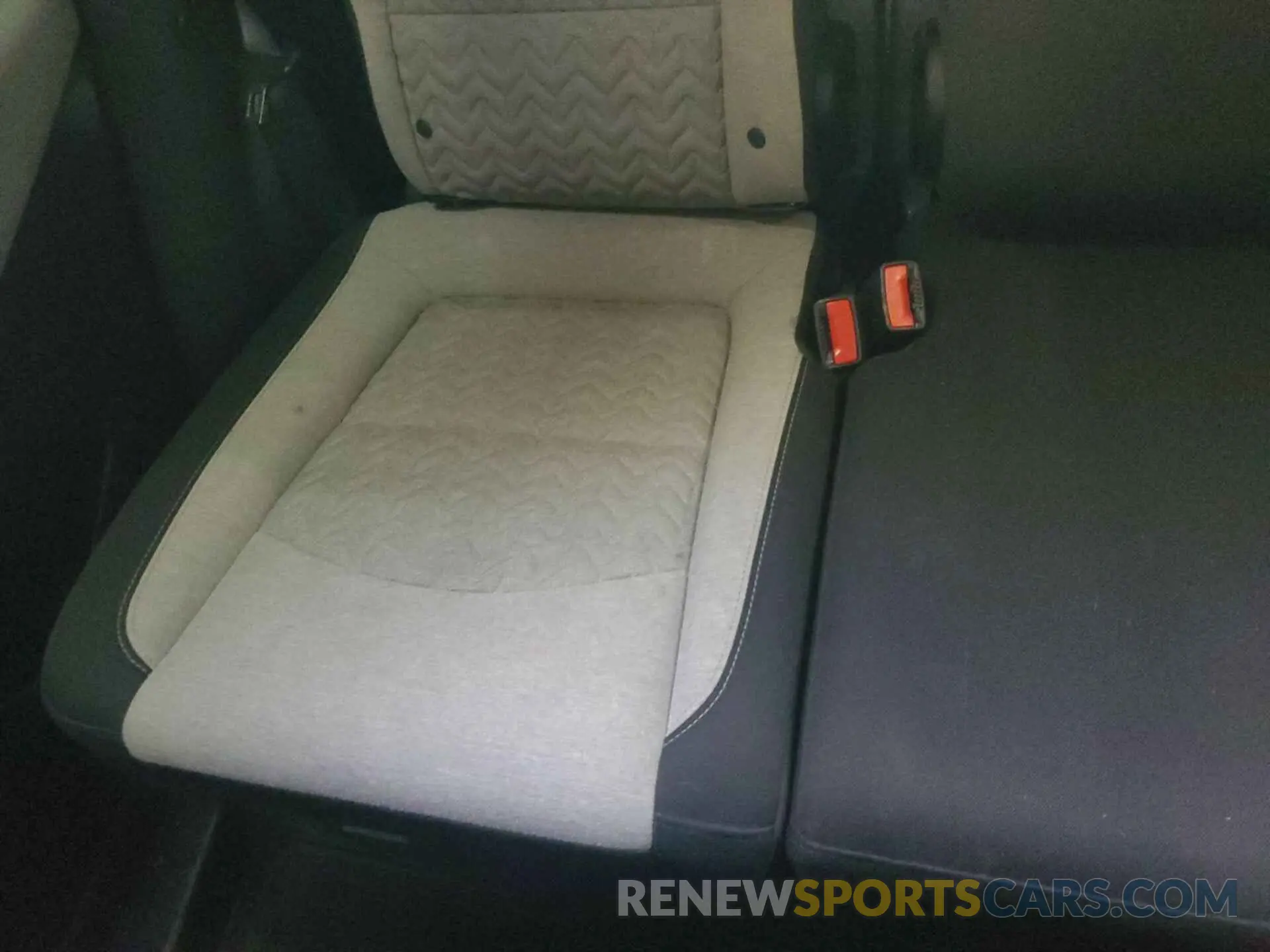 18 Photograph of a damaged car 2GNAXTEV8N6132211 CHEVROLET EQUINOX 2022