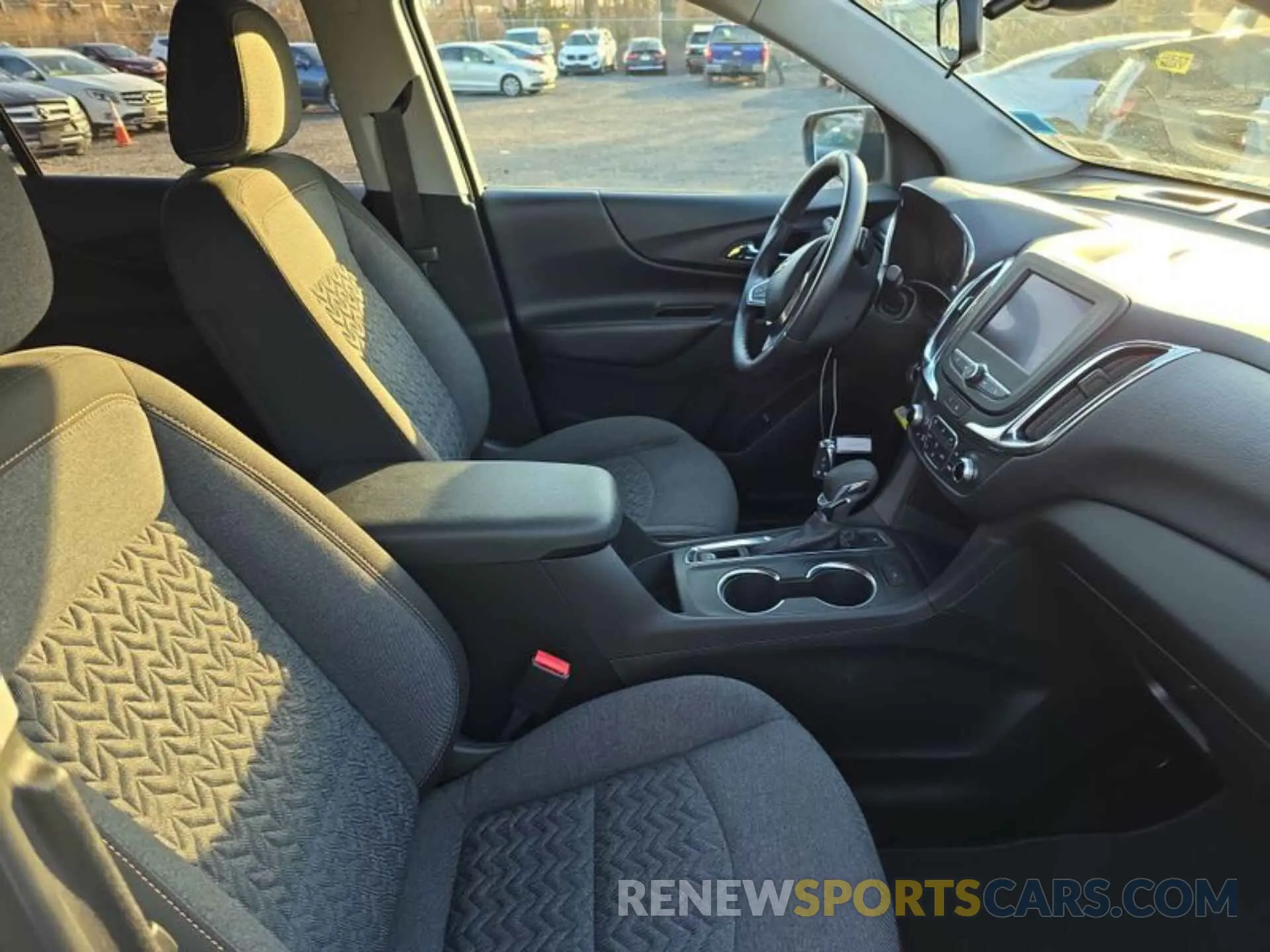13 Photograph of a damaged car 2GNAXTEVXN6119637 CHEVROLET EQUINOX 2022