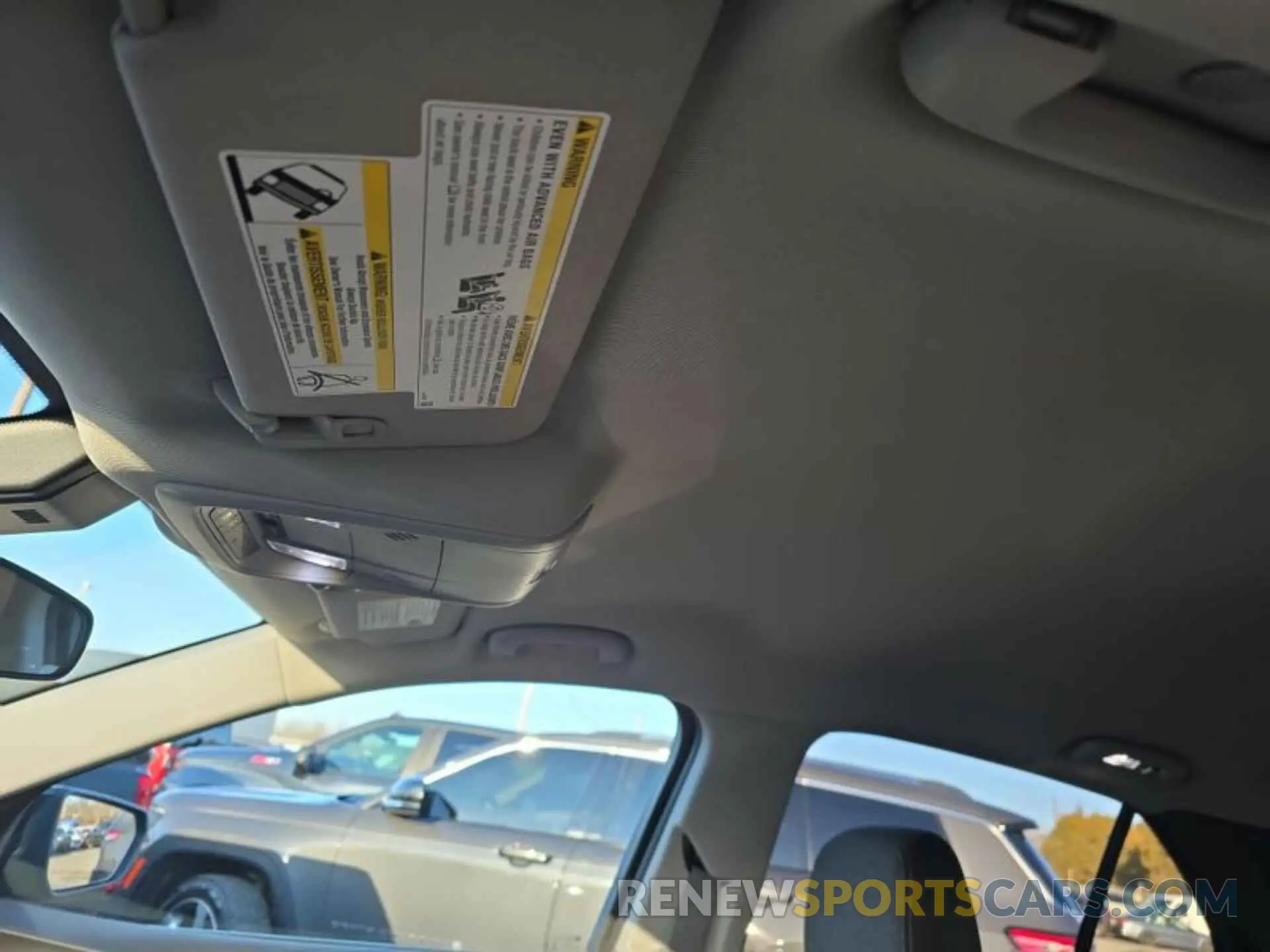 18 Photograph of a damaged car 2GNAXTEVXN6119637 CHEVROLET EQUINOX 2022
