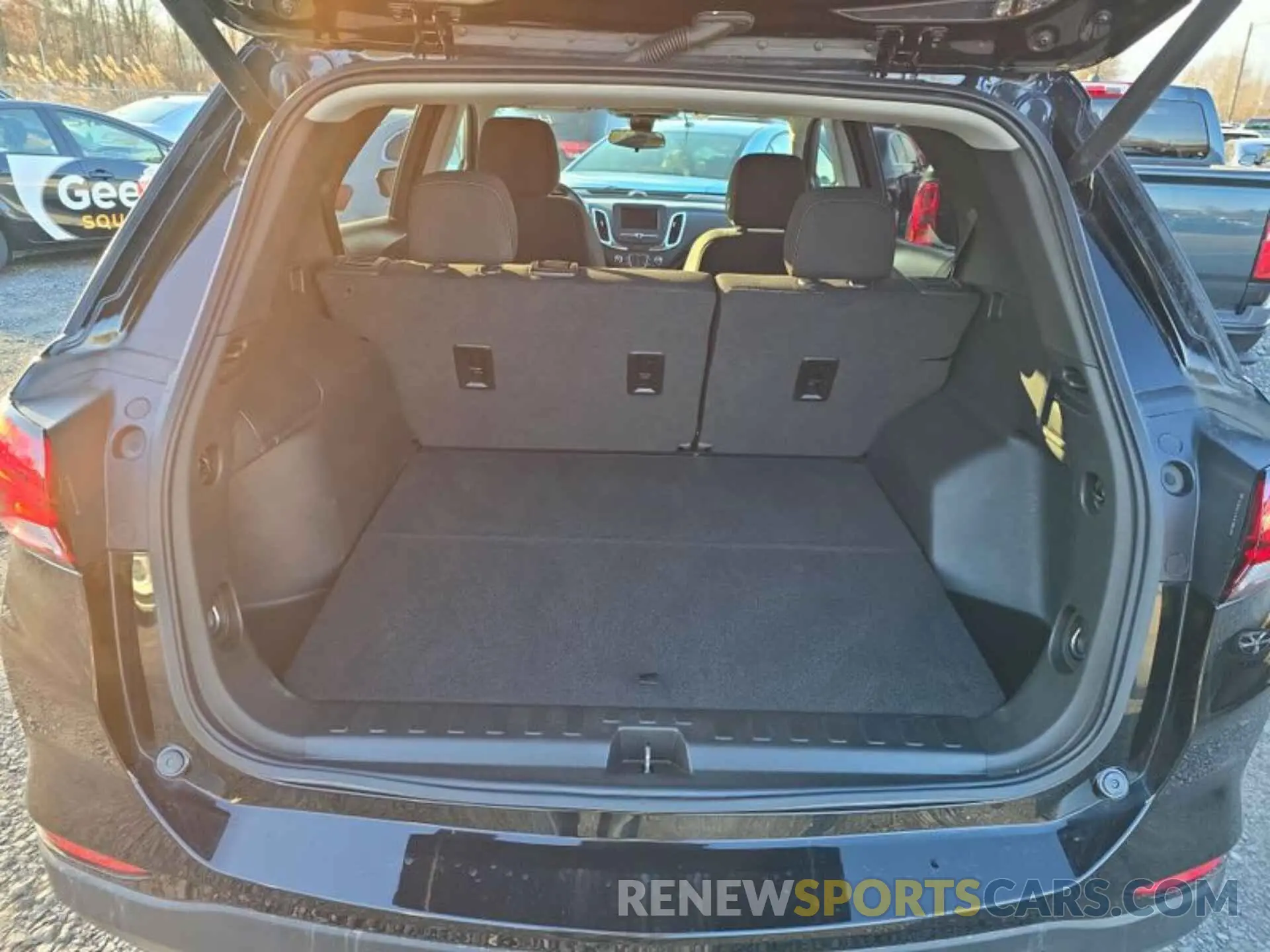 9 Photograph of a damaged car 2GNAXTEVXN6119637 CHEVROLET EQUINOX 2022