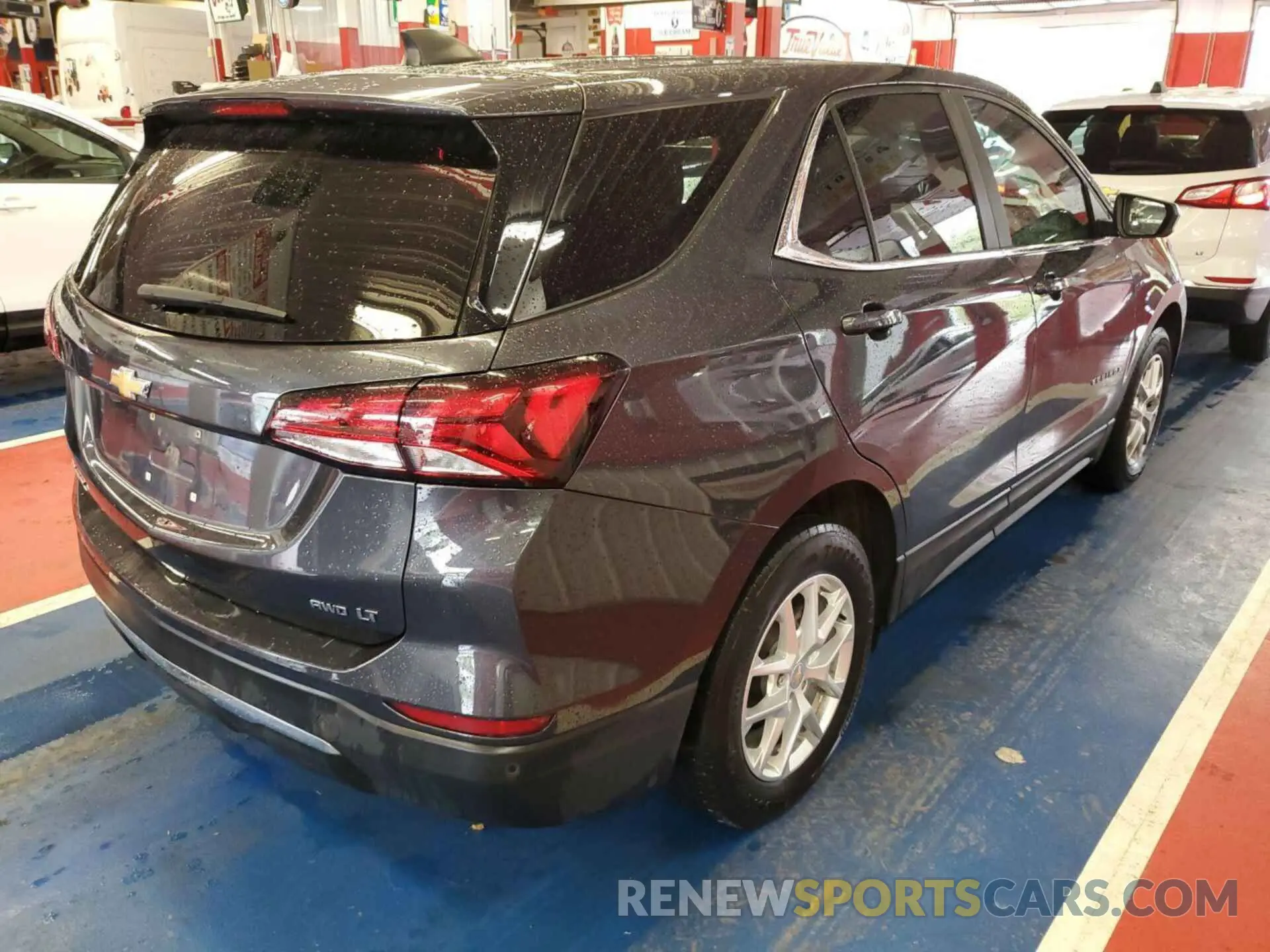 24 Photograph of a damaged car 2GNAXTEVXN6132033 CHEVROLET EQUINOX 2022