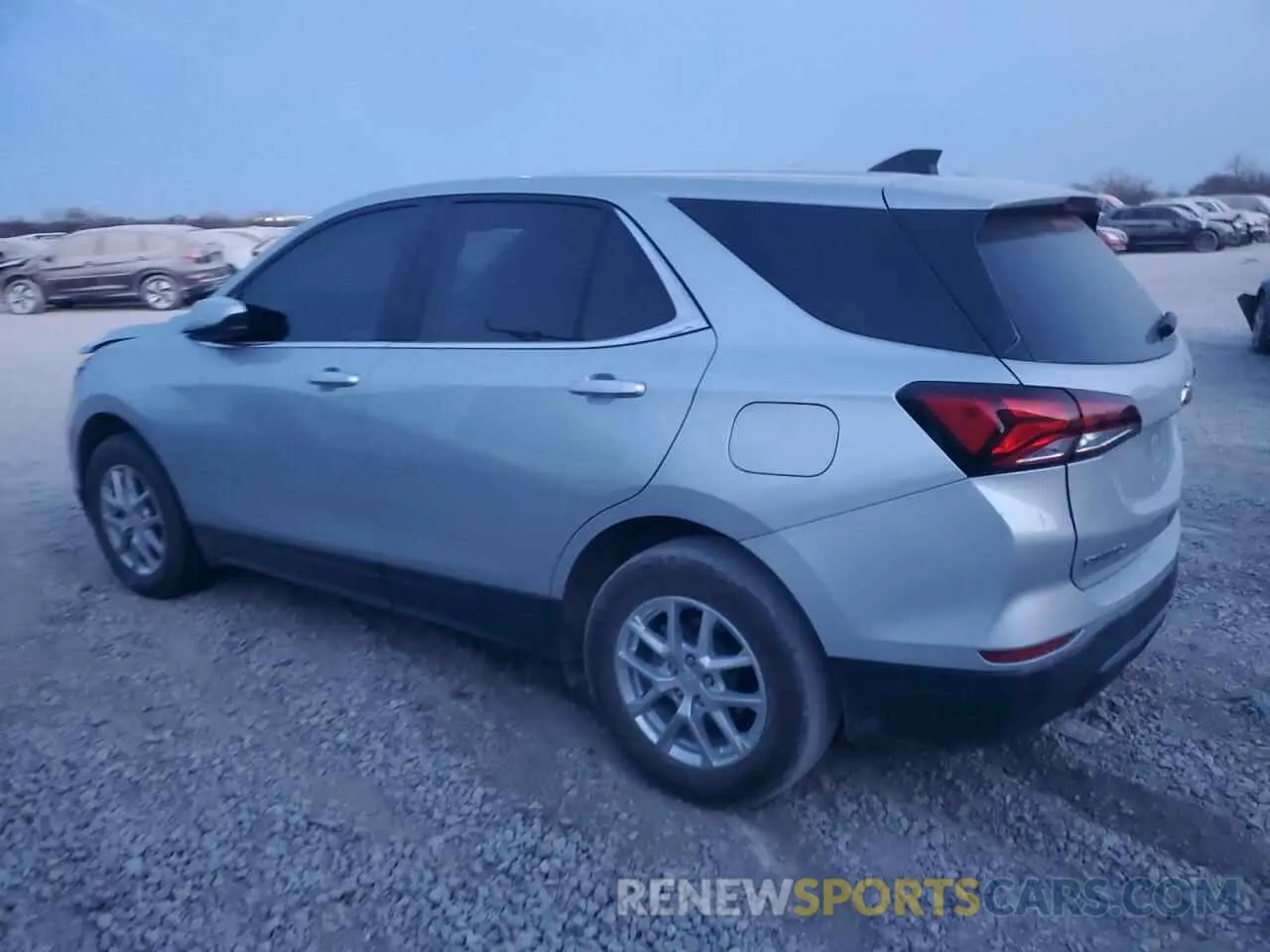 2 Photograph of a damaged car 2GNAXUEV1N6133853 CHEVROLET EQUINOX 2022