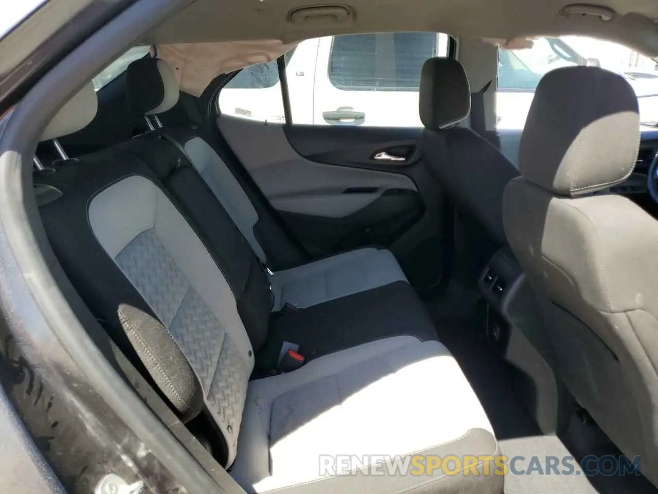 10 Photograph of a damaged car 2GNAXUEV1N6138261 CHEVROLET EQUINOX 2022