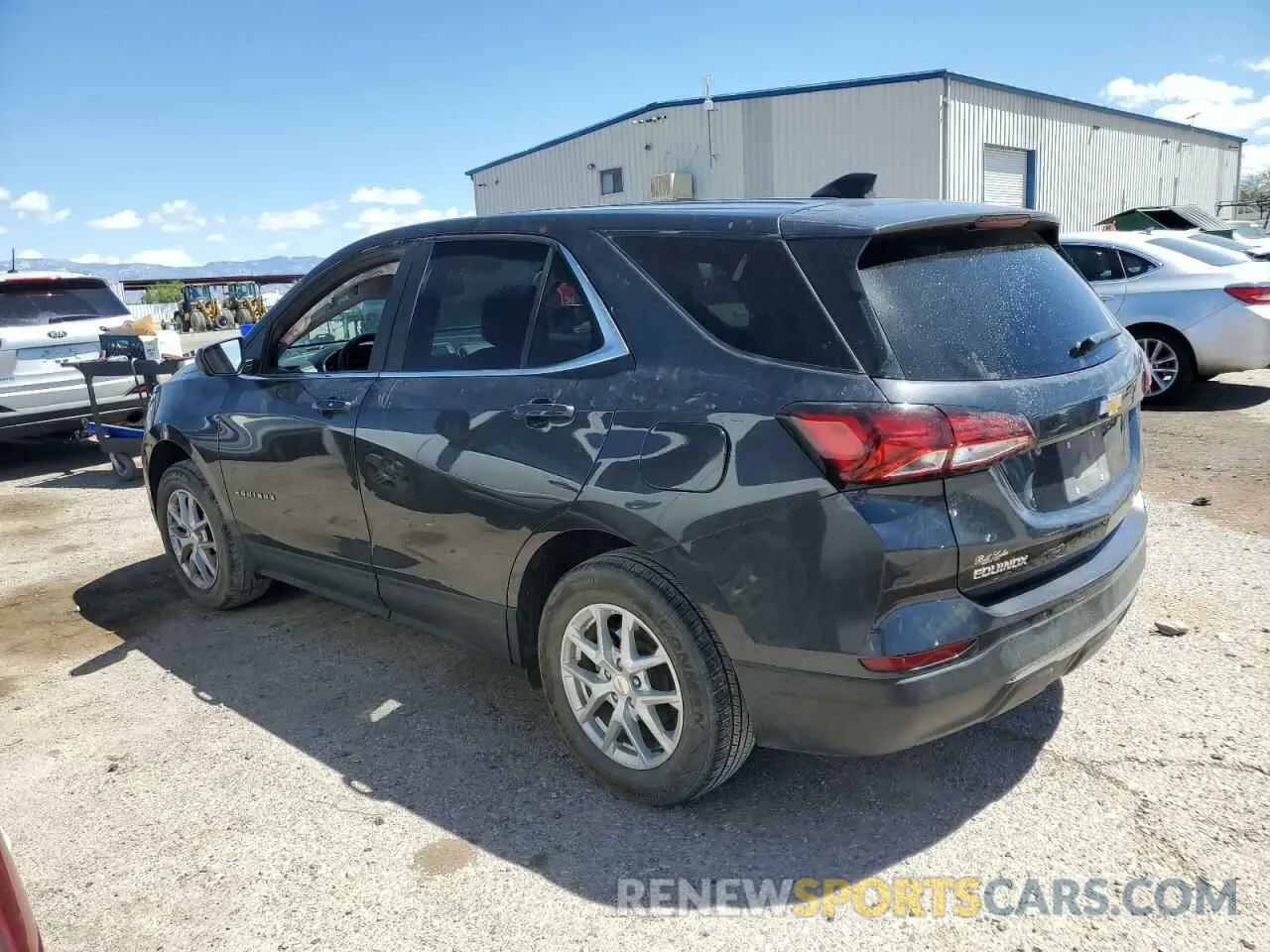 2 Photograph of a damaged car 2GNAXUEV1N6138261 CHEVROLET EQUINOX 2022