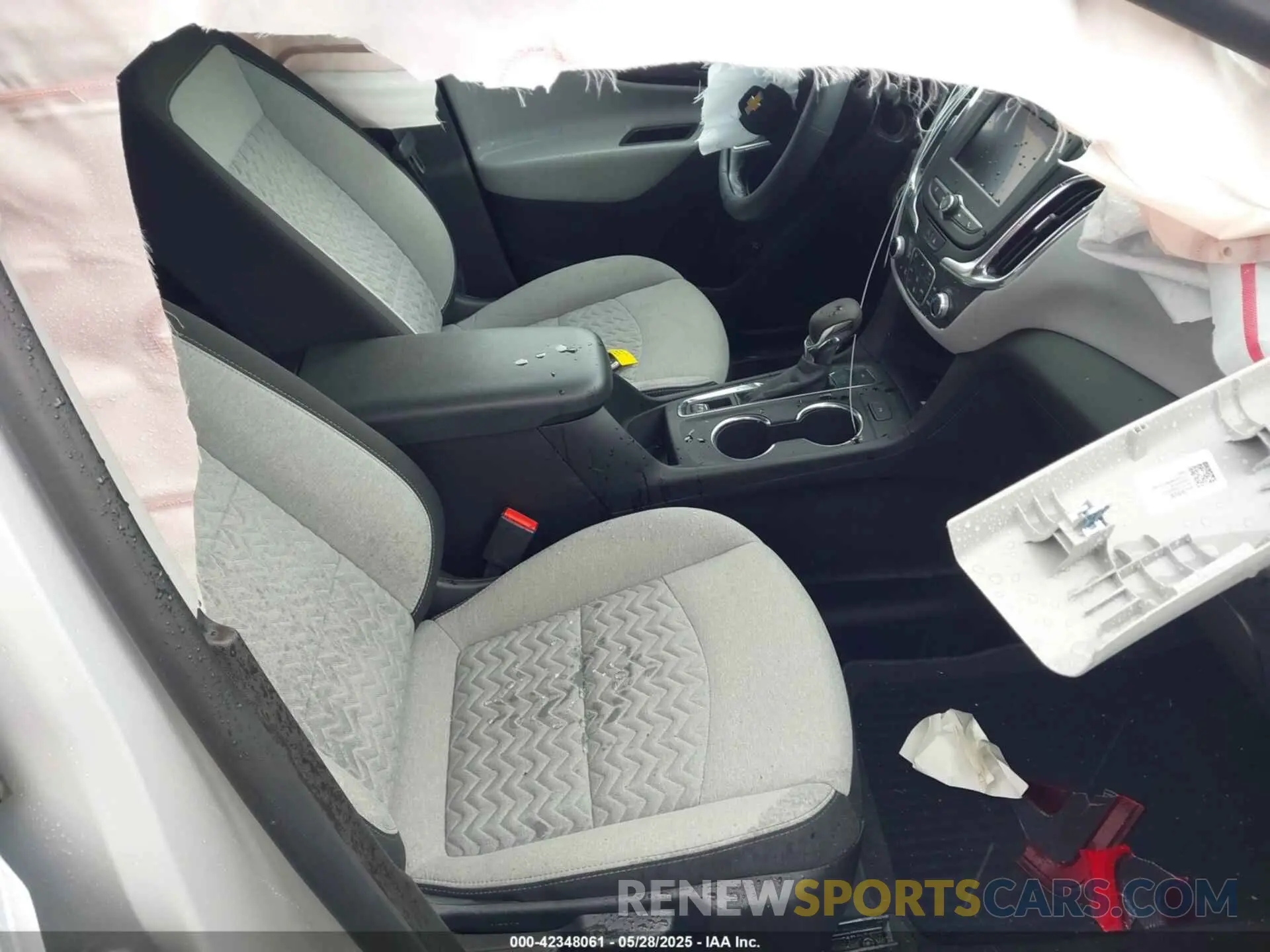 5 Photograph of a damaged car 2GNAXUEV2N6124451 CHEVROLET EQUINOX 2022