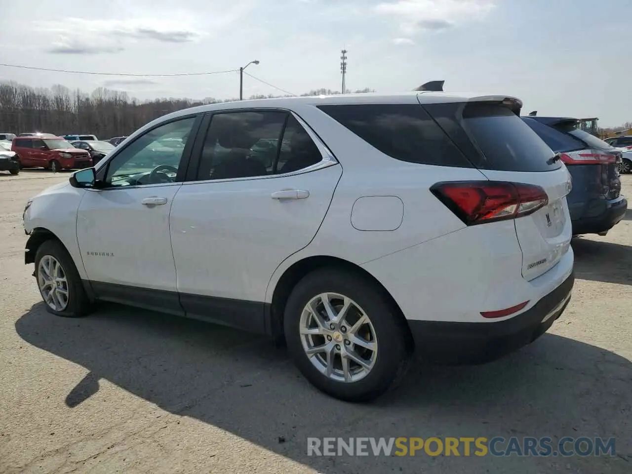 2 Photograph of a damaged car 2GNAXUEV2N6133361 CHEVROLET EQUINOX 2022