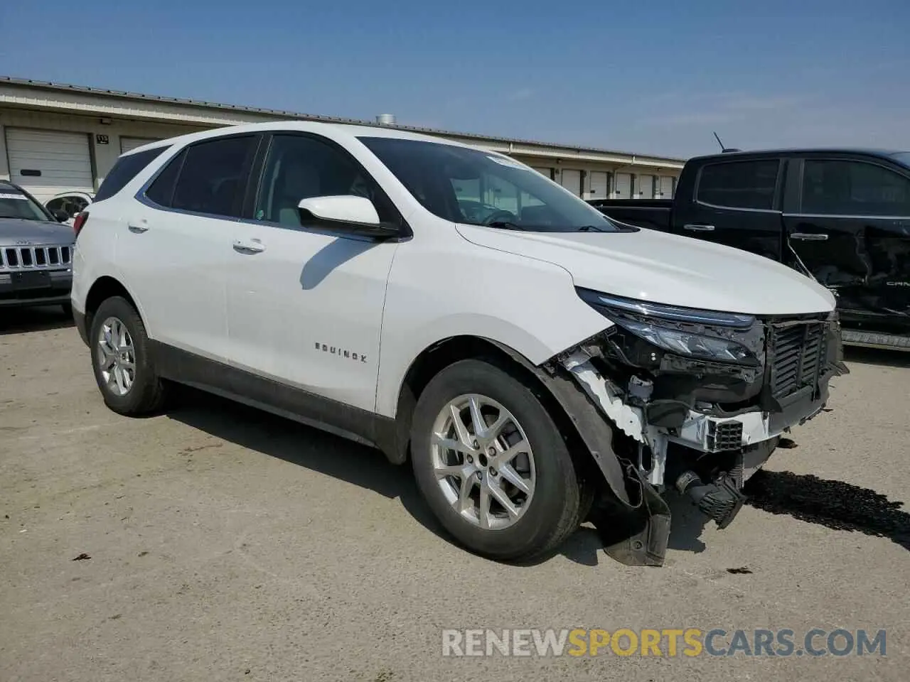 4 Photograph of a damaged car 2GNAXUEV2N6133361 CHEVROLET EQUINOX 2022