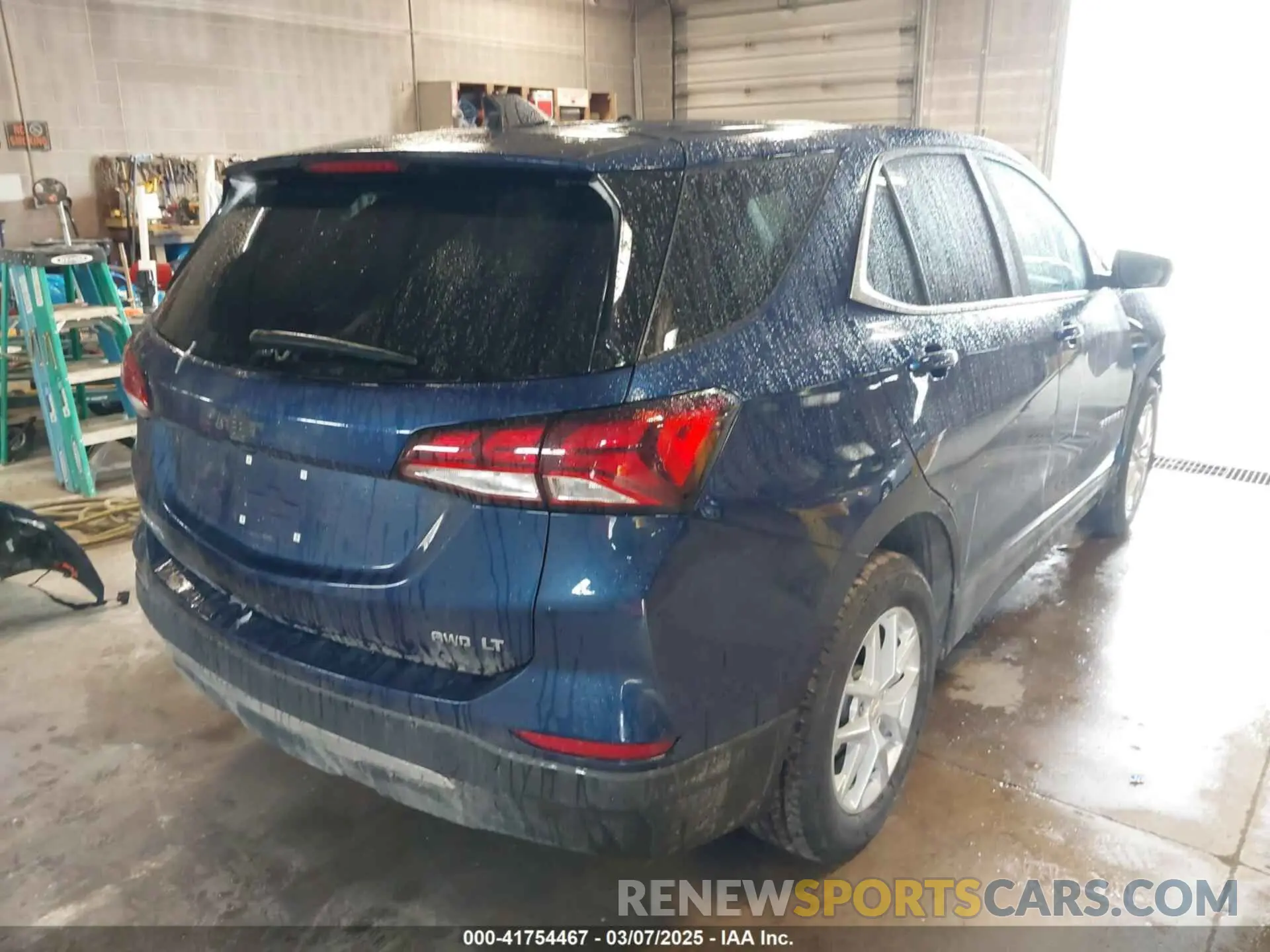 4 Фотография поврежденного автомобиля 2GNAXUEV3N6113863 CHEVROLET EQUINOX 2022