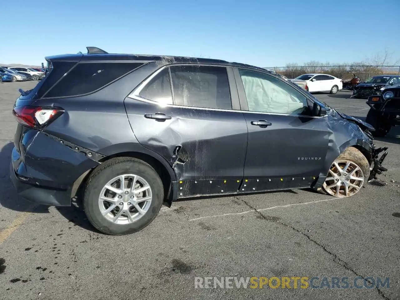 3 Фотография поврежденного автомобиля 2GNAXUEV4N6140117 CHEVROLET EQUINOX 2022