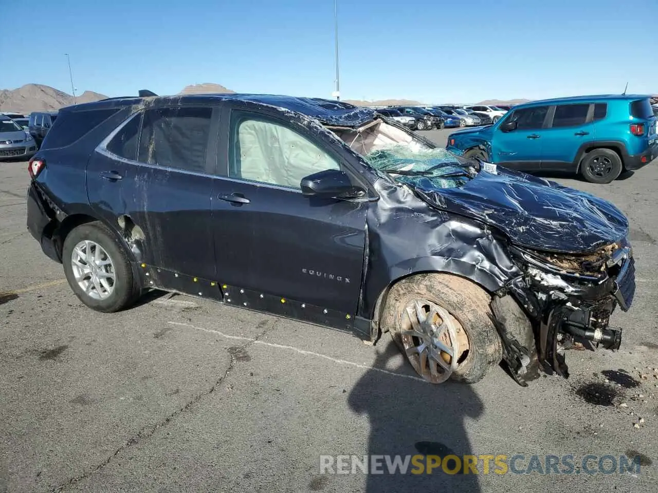 4 Фотография поврежденного автомобиля 2GNAXUEV4N6140117 CHEVROLET EQUINOX 2022