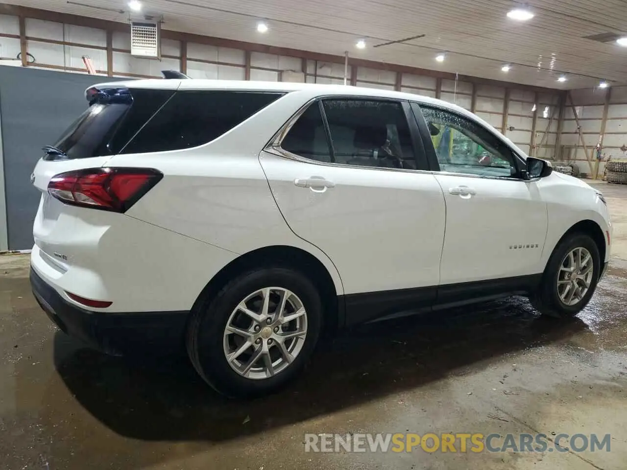 3 Photograph of a damaged car 2GNAXUEV6N6119561 CHEVROLET EQUINOX 2022