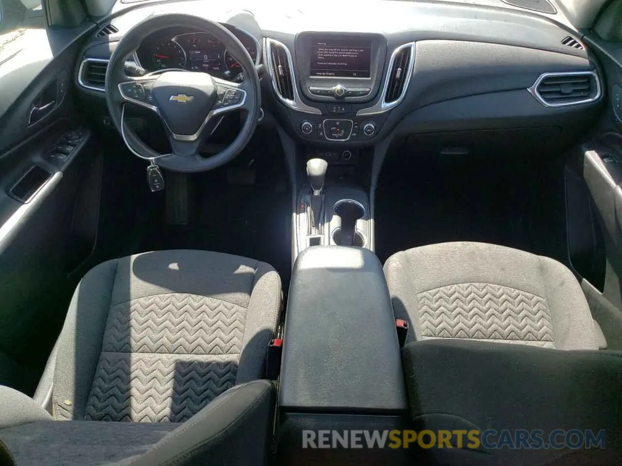 8 Photograph of a damaged car 2GNAXUEV6N6140541 CHEVROLET EQUINOX 2022