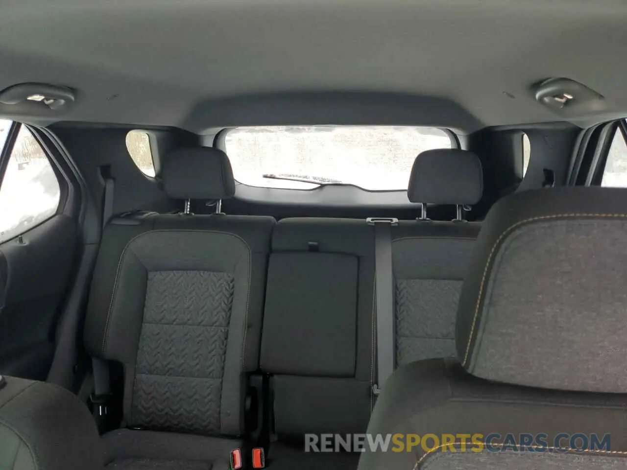 10 Photograph of a damaged car 2GNAXUEV8N6102874 CHEVROLET EQUINOX 2022