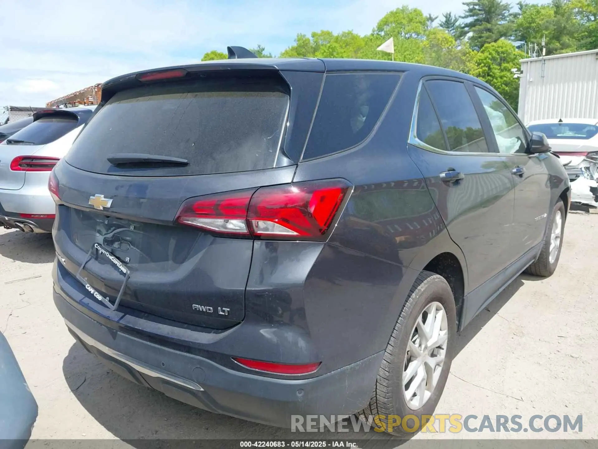 4 Photograph of a damaged car 2GNAXUEV8N6153372 CHEVROLET EQUINOX 2022
